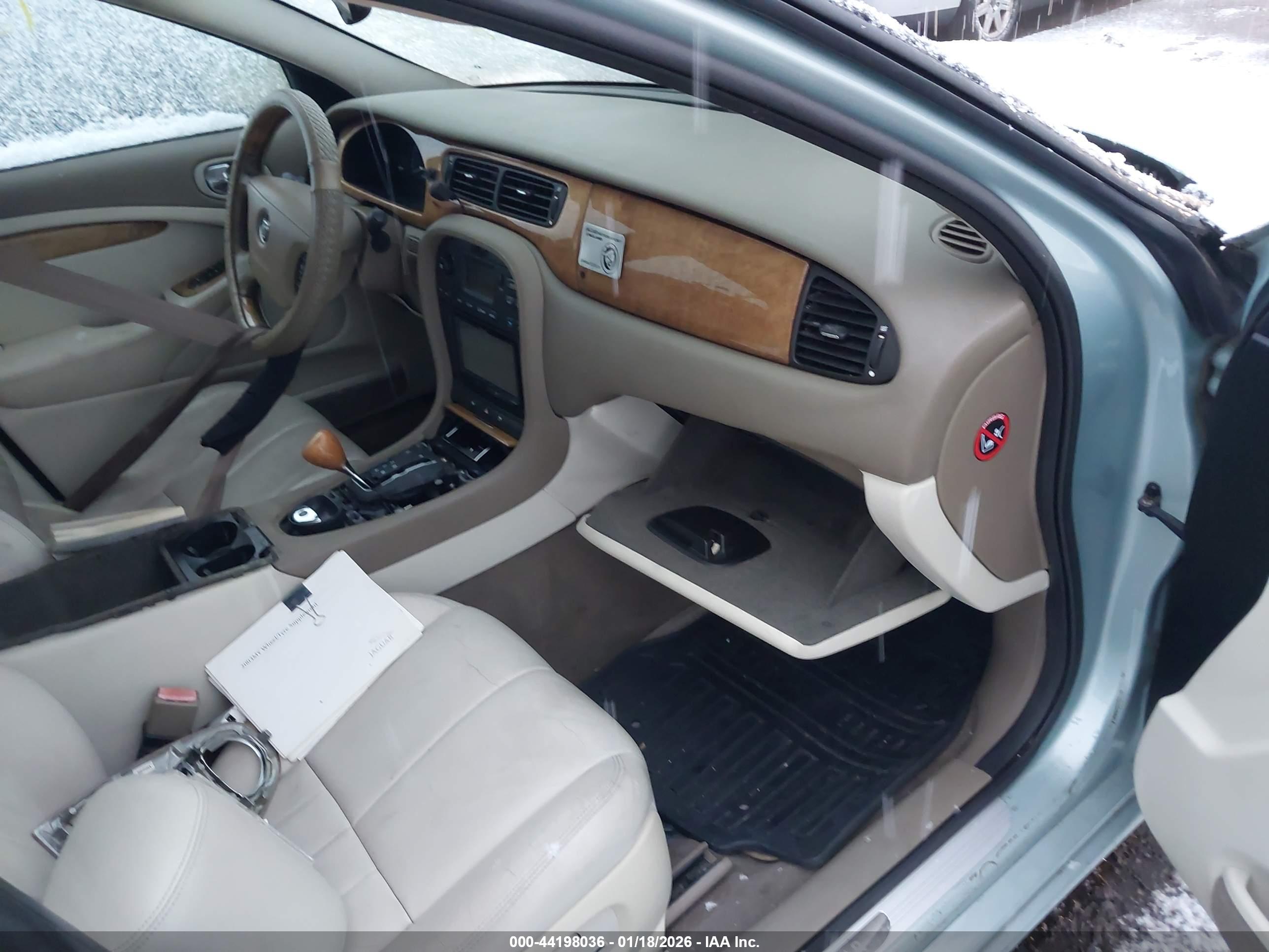 JAGUAR S-TYPE image 5