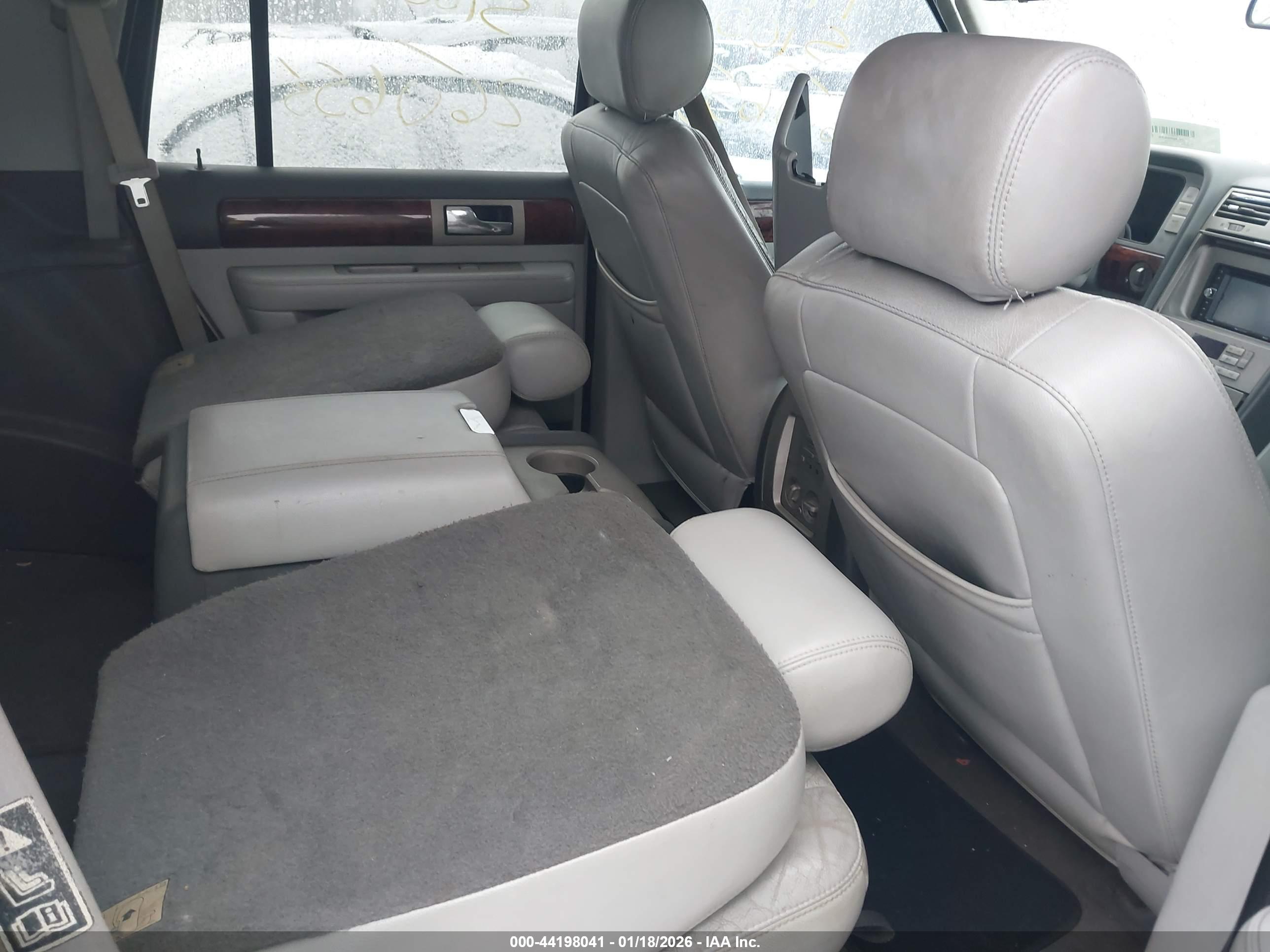 LINCOLN NAVIGATOR image 8