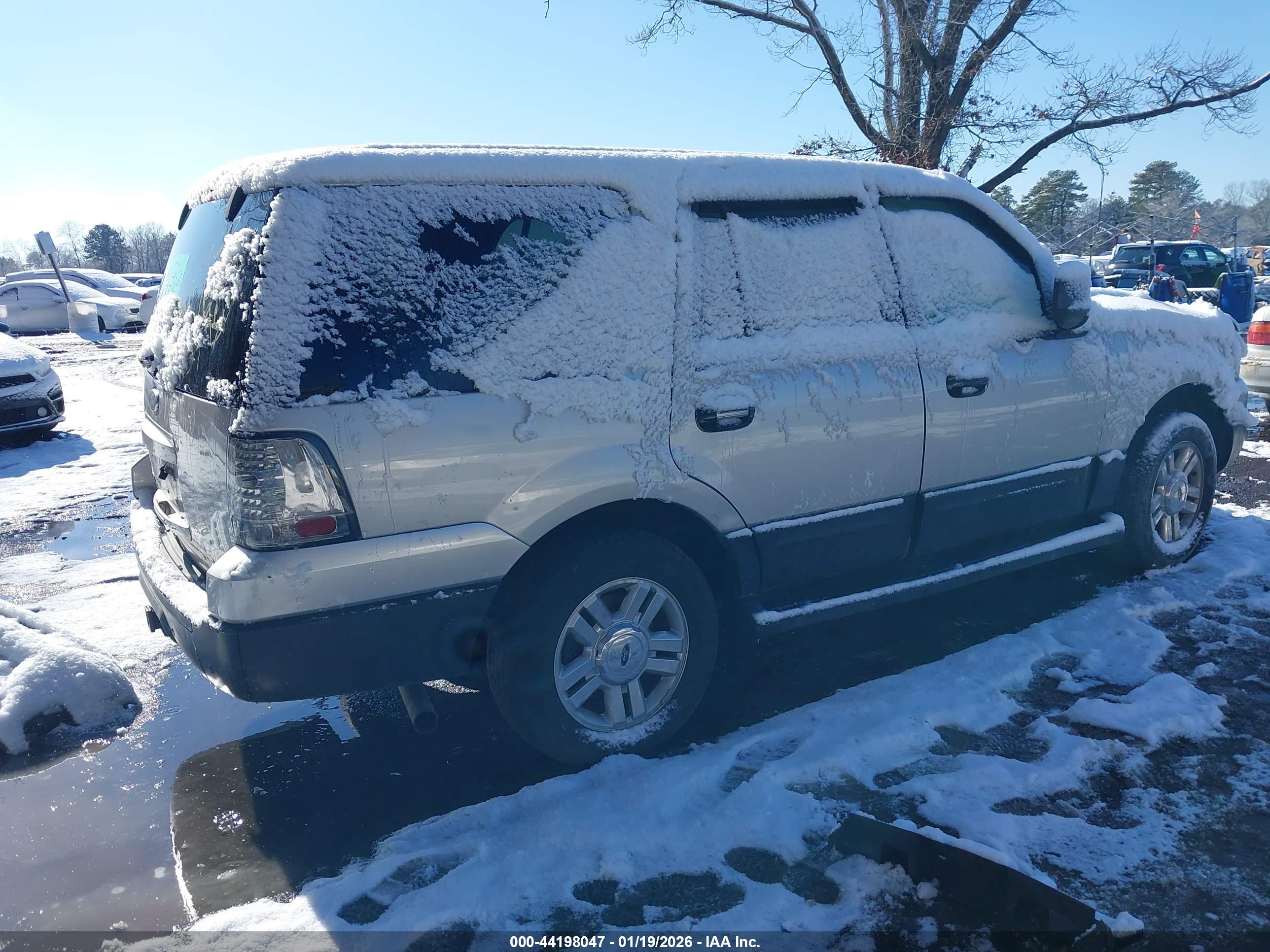 FORD EXPEDITION image 4