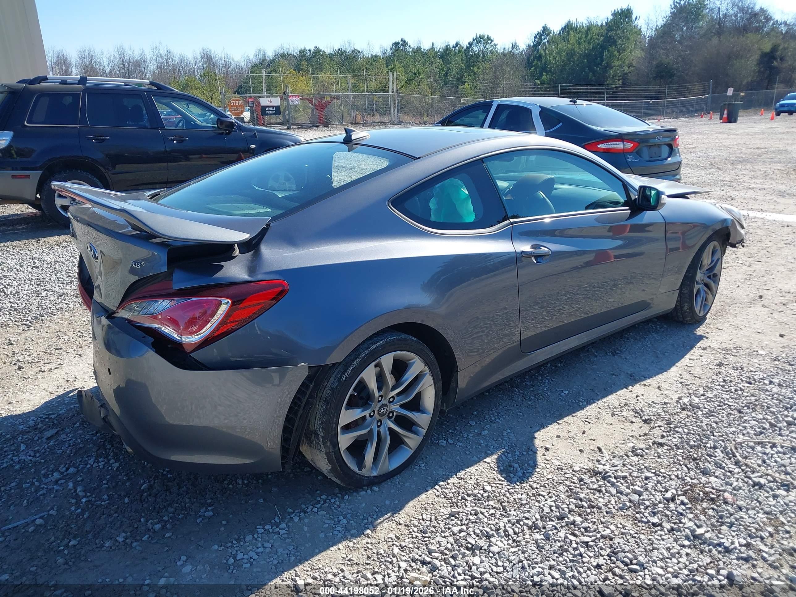 HYUNDAI GENESIS image 4