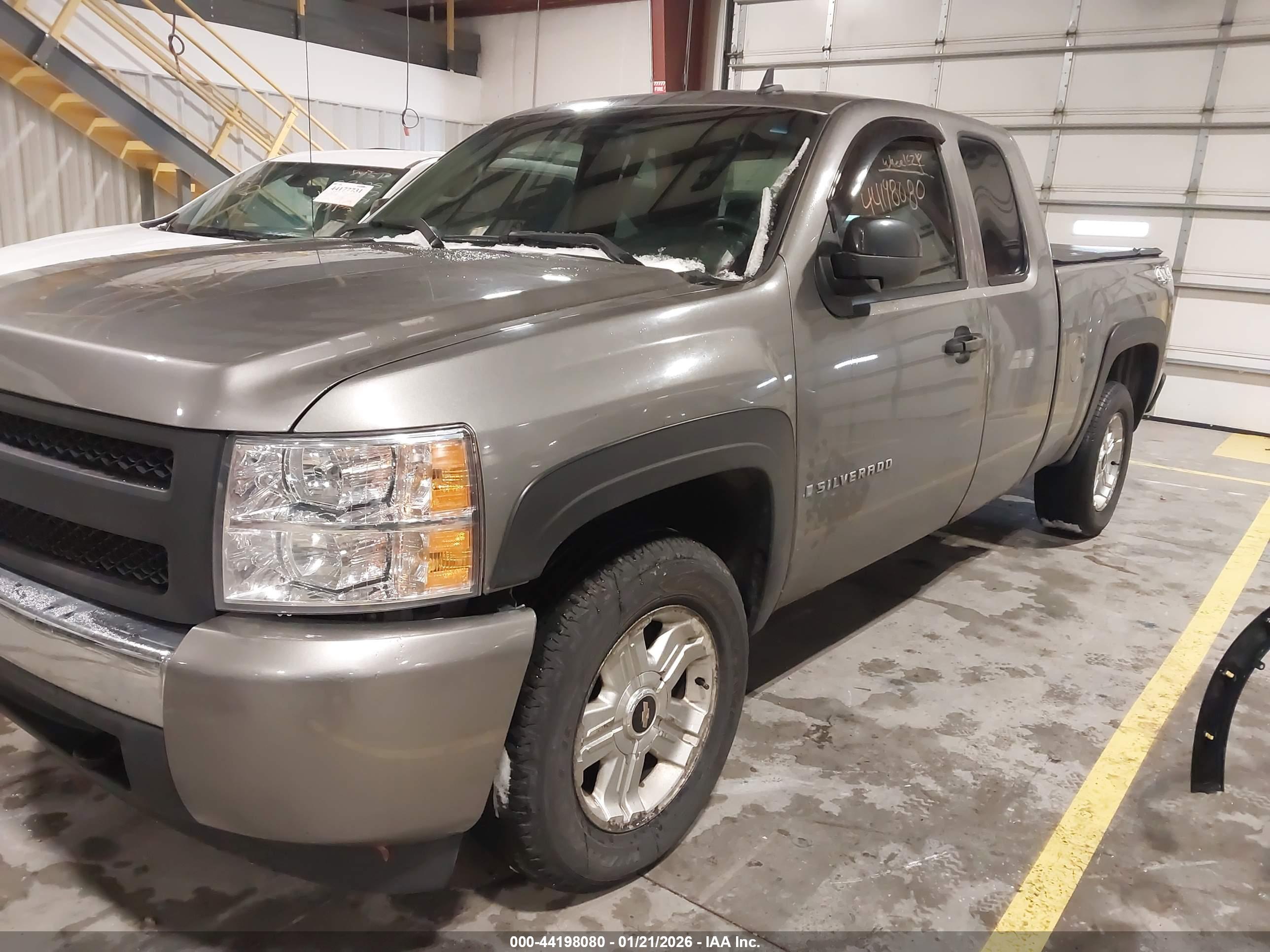 CHEVROLET SILVERADO image 2