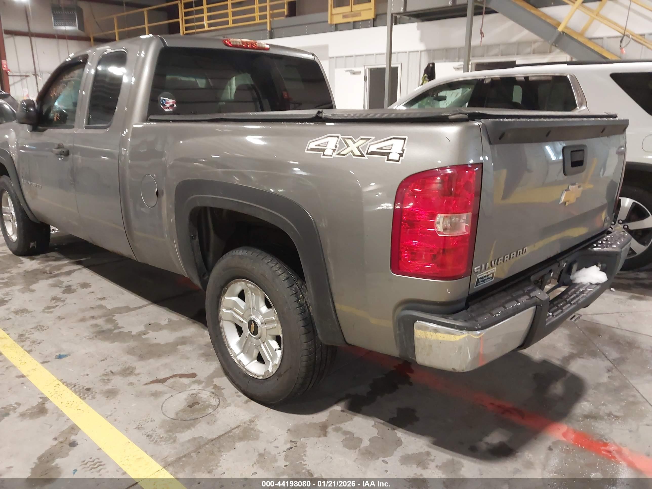 CHEVROLET SILVERADO image 3