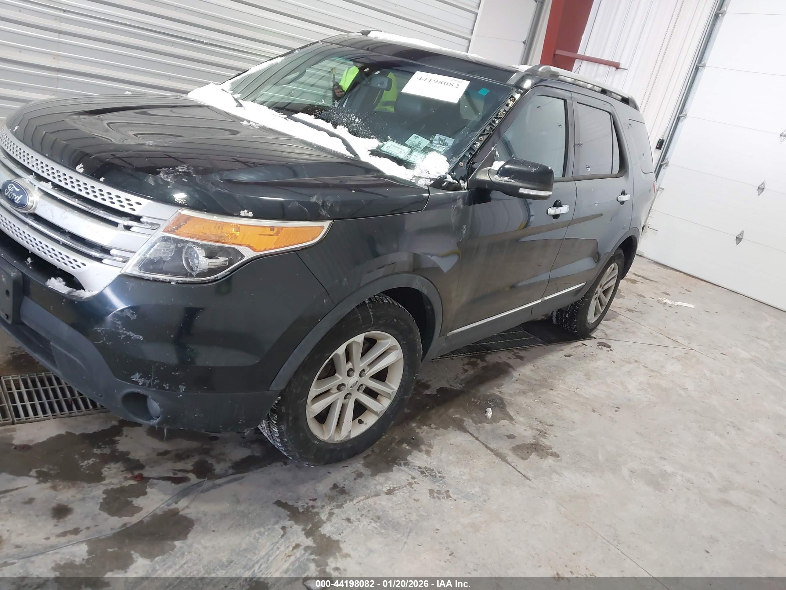 FORD EXPLORER image 2