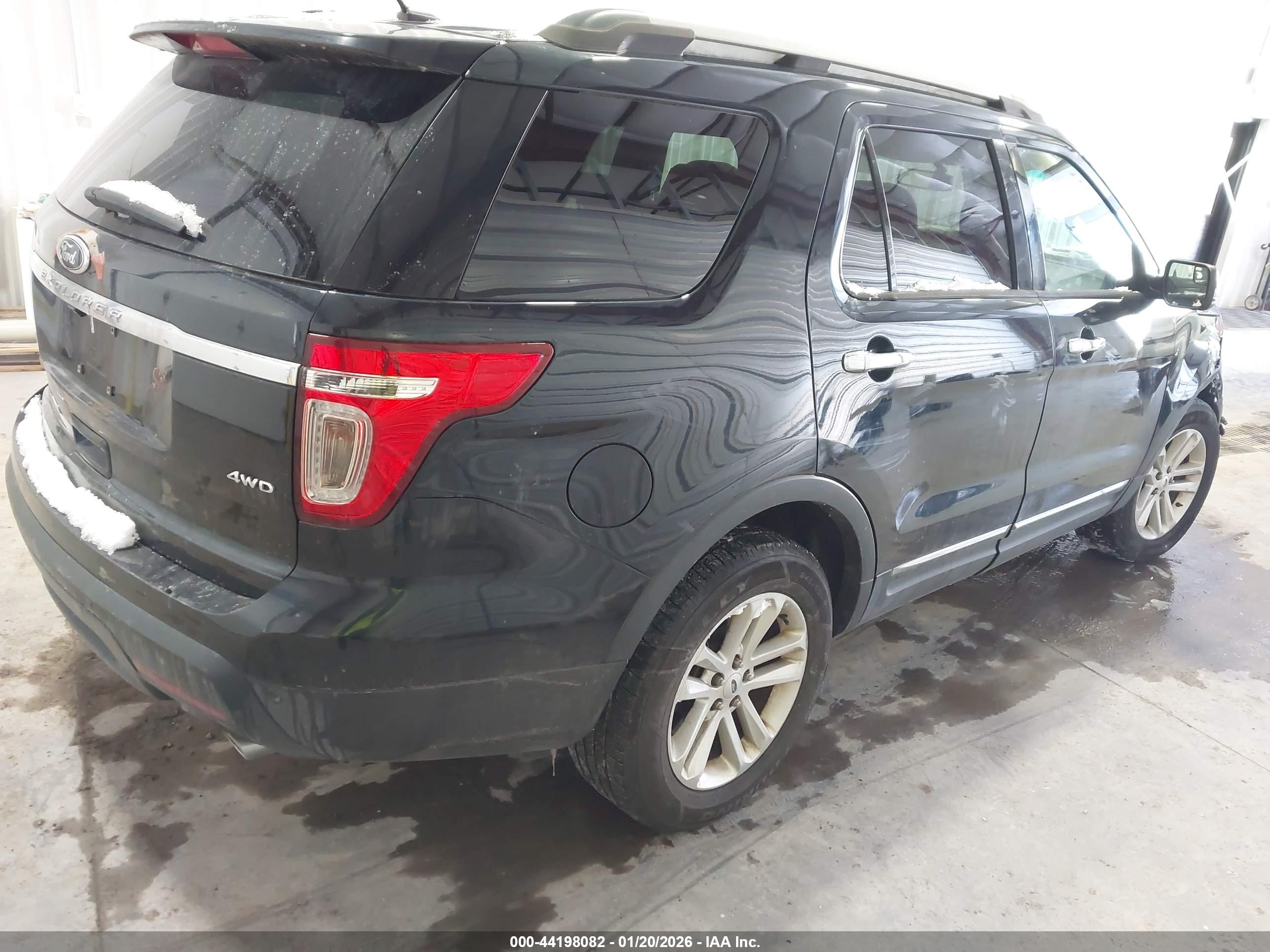 FORD EXPLORER image 4