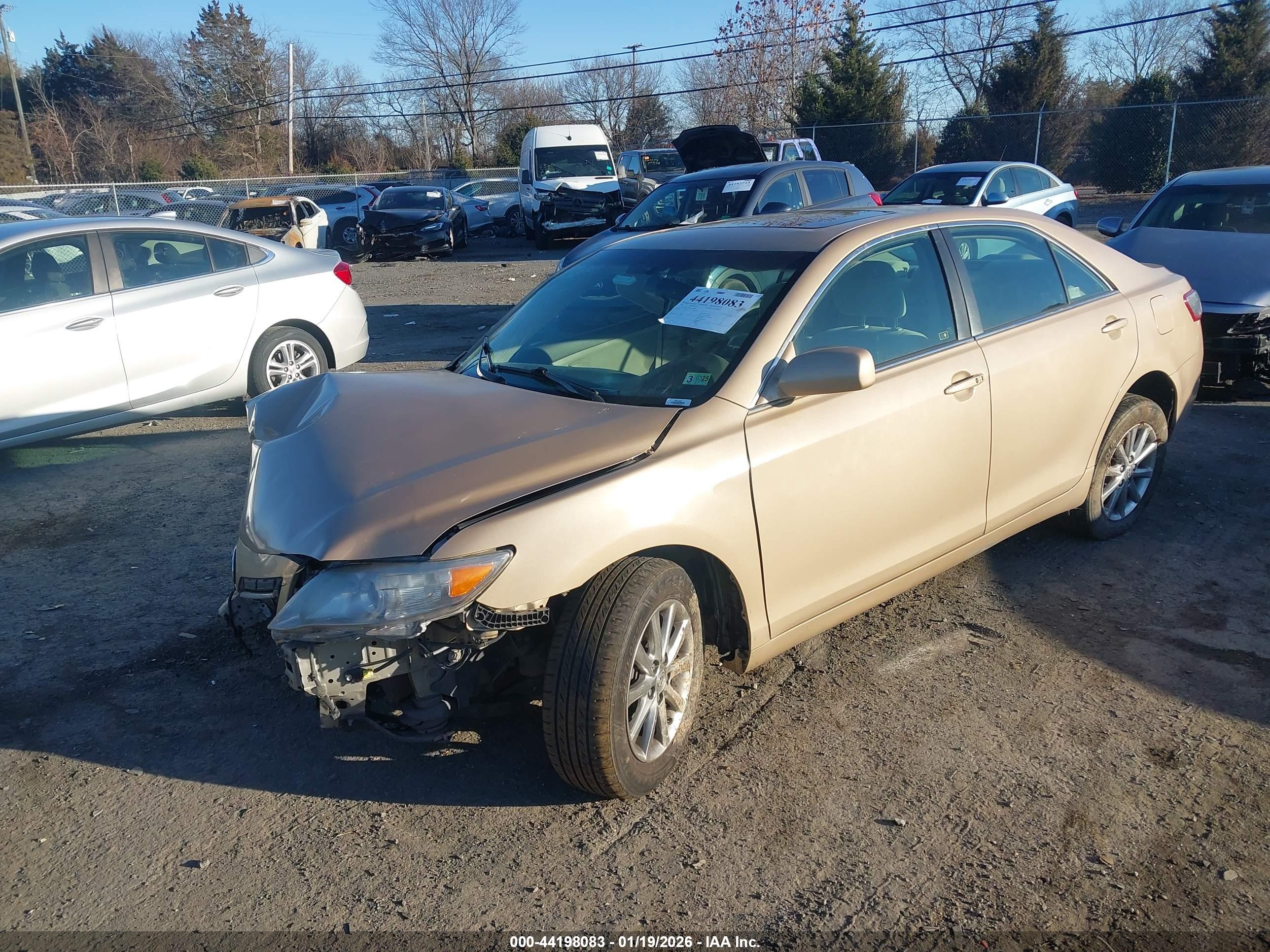 TOYOTA CAMRY image 2