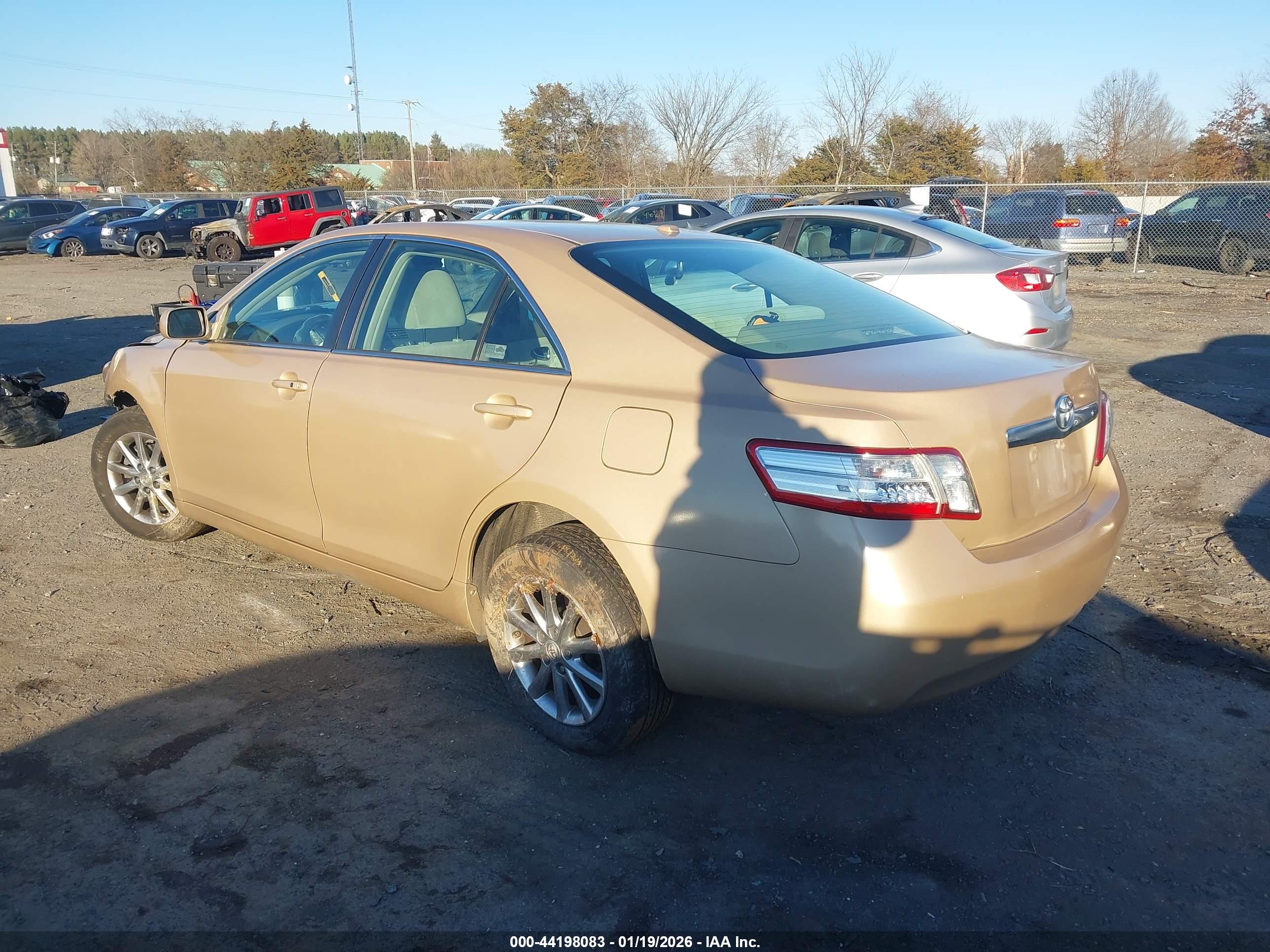 TOYOTA CAMRY image 3