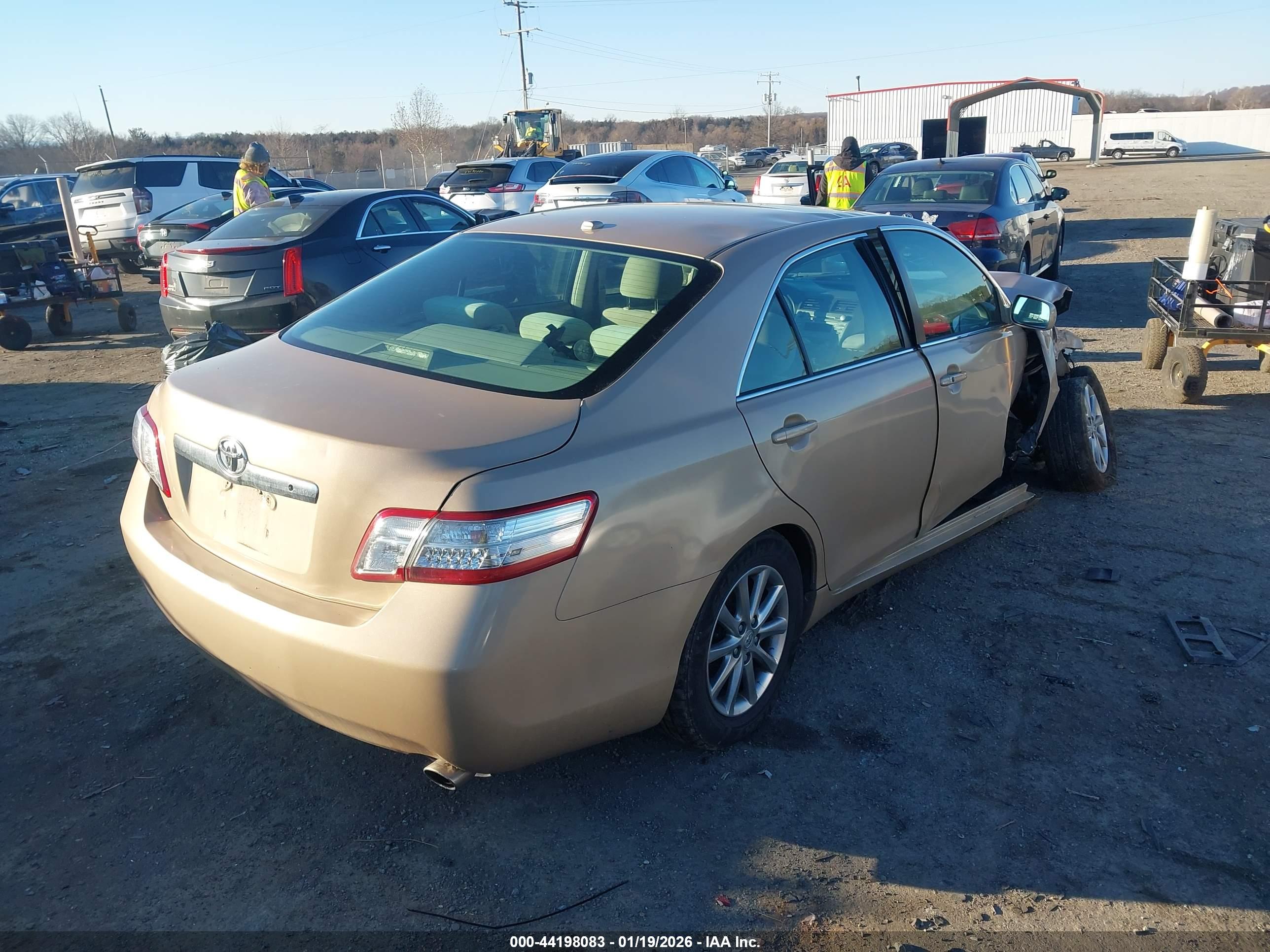 TOYOTA CAMRY image 4