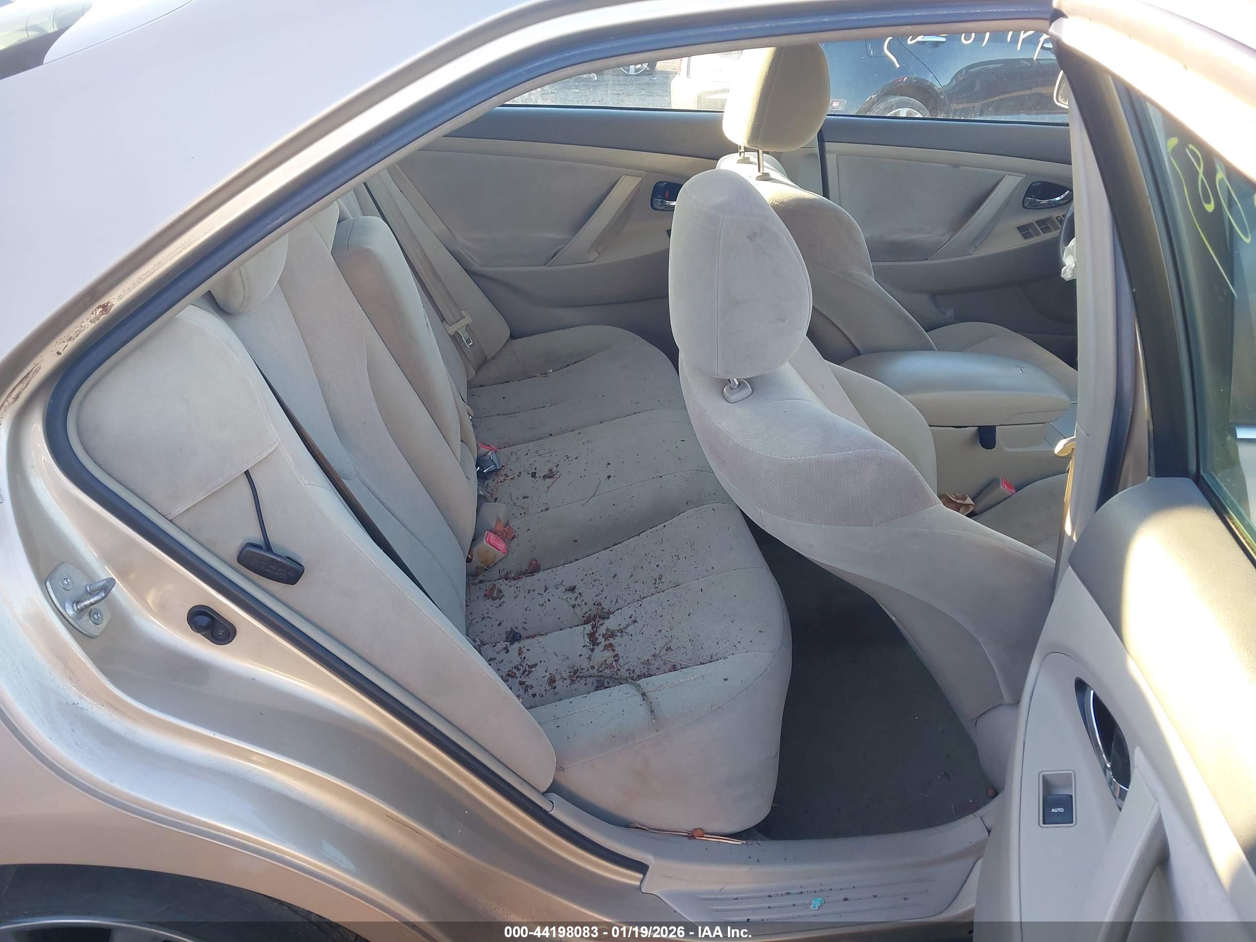 TOYOTA CAMRY image 8