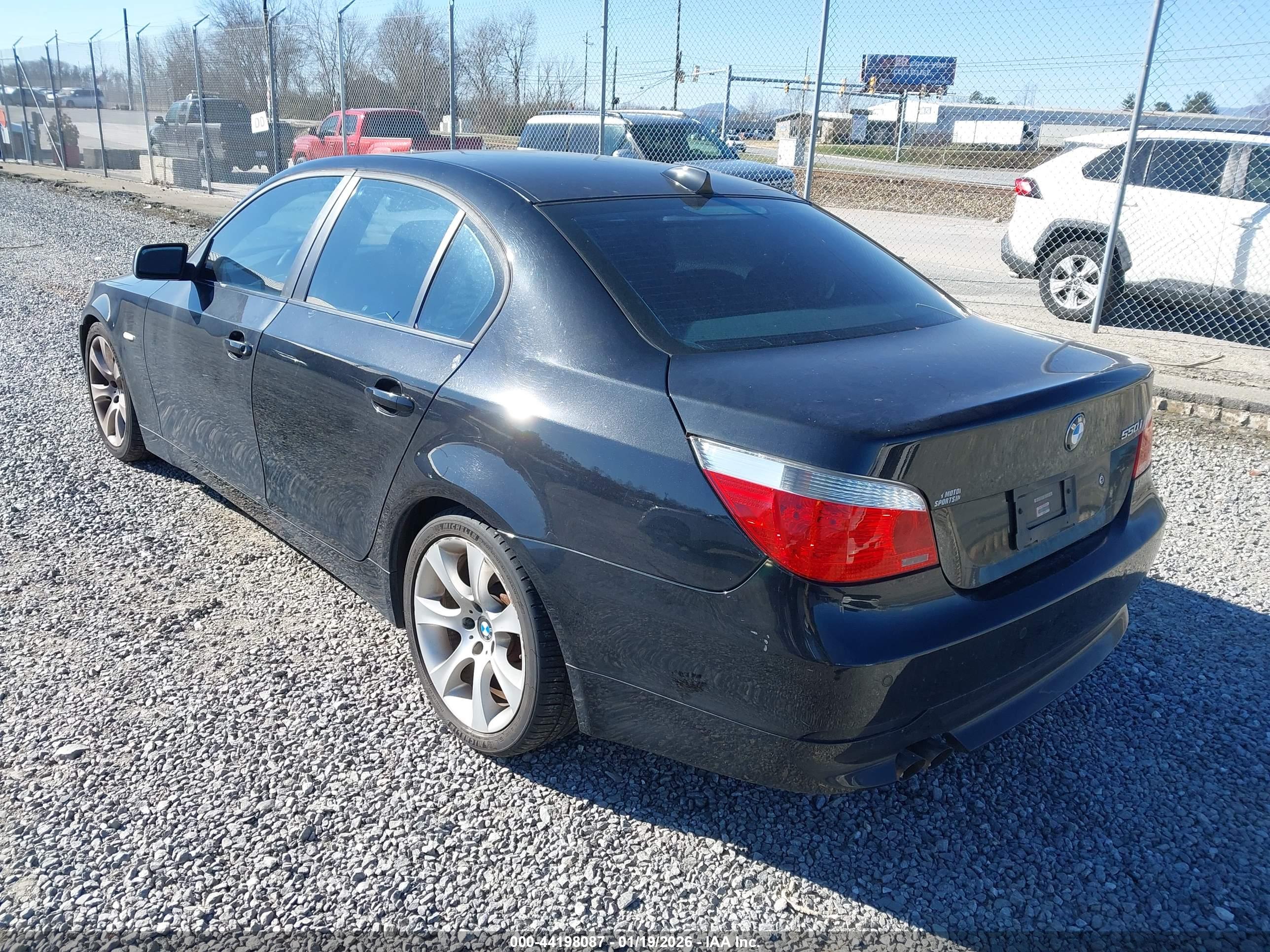 BMW 550I image 3