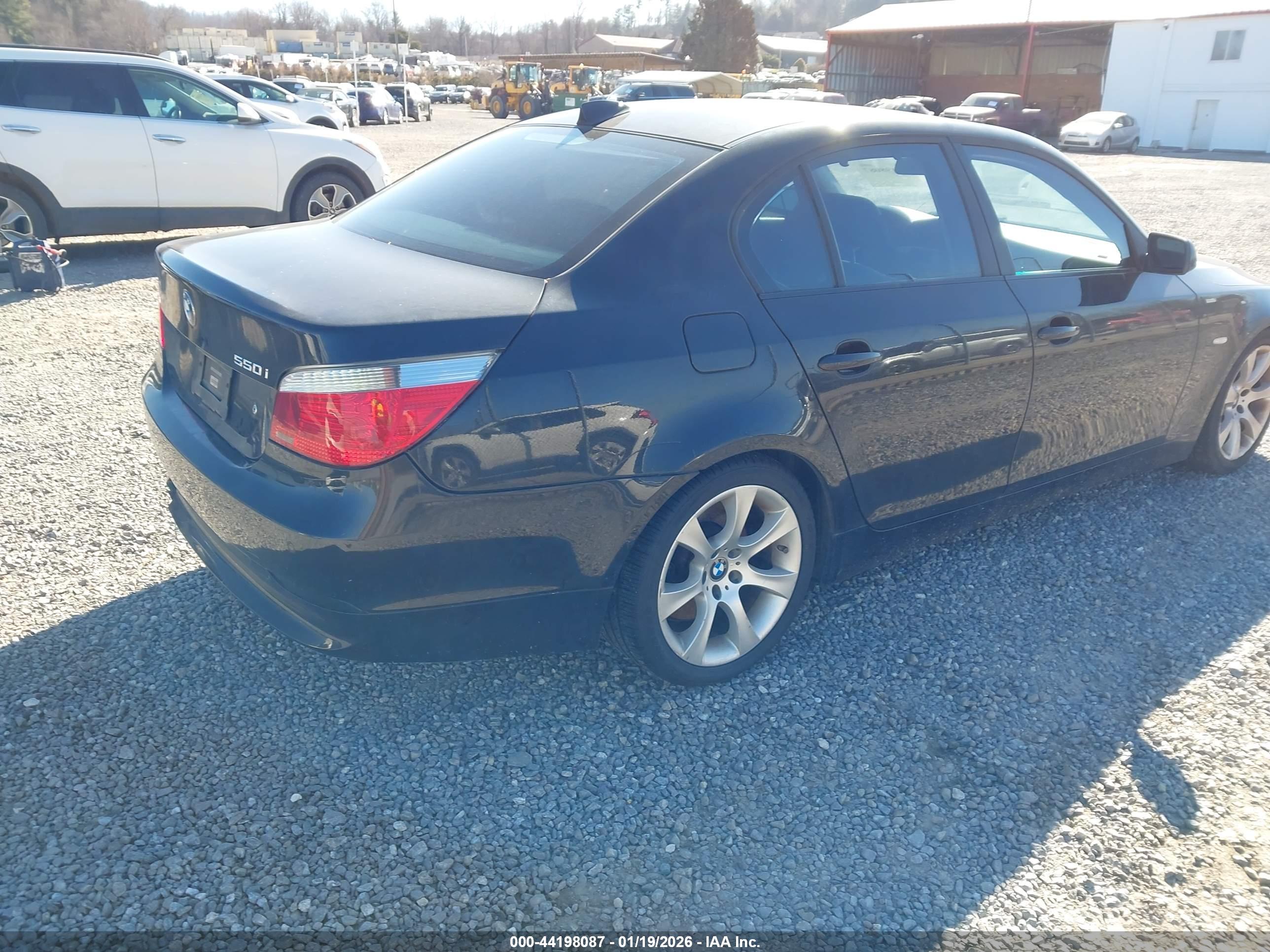 BMW 550I image 4