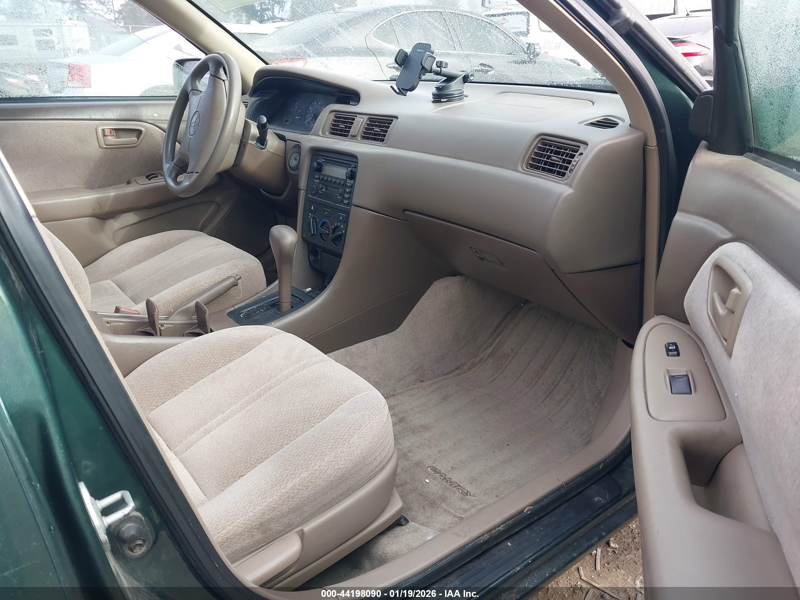 TOYOTA CAMRY image 5