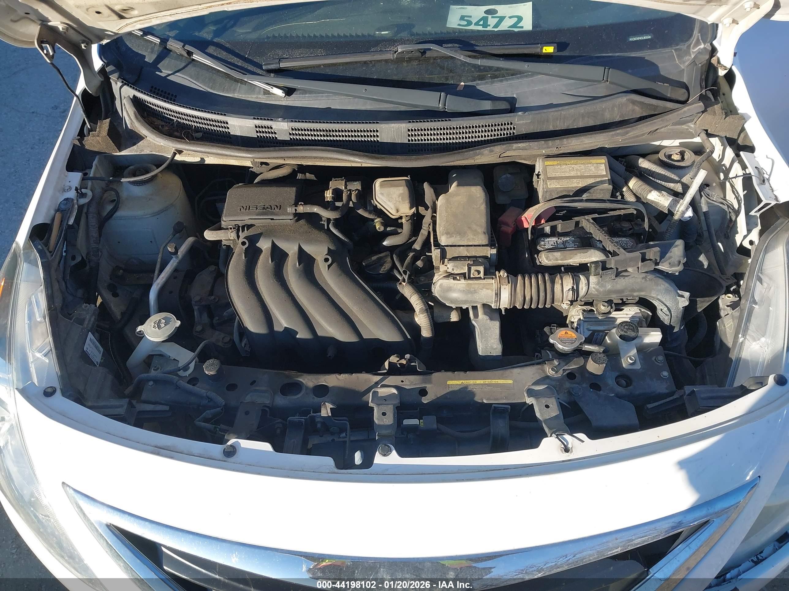 NISSAN VERSA image 10