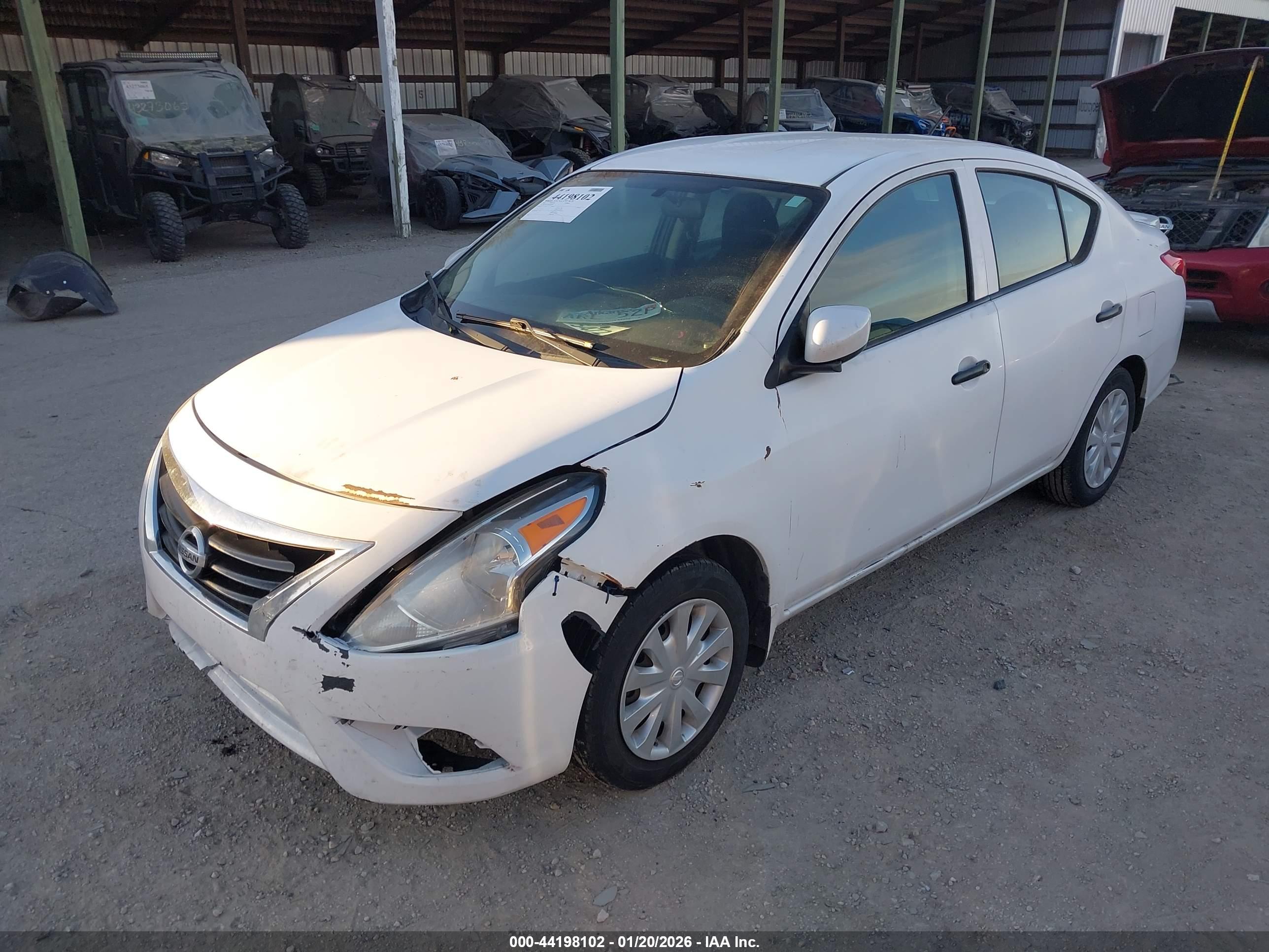 NISSAN VERSA image 2