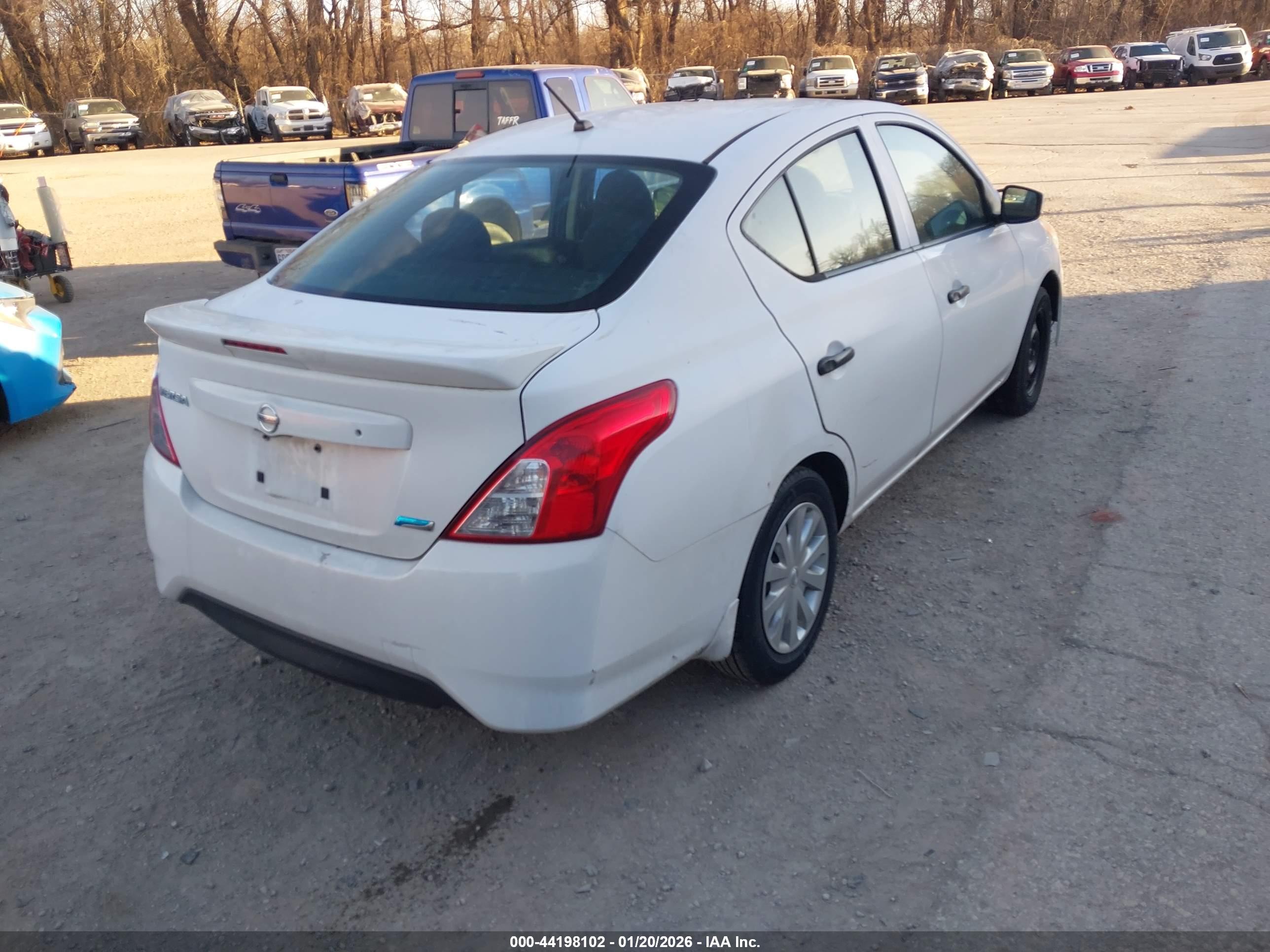 NISSAN VERSA image 4