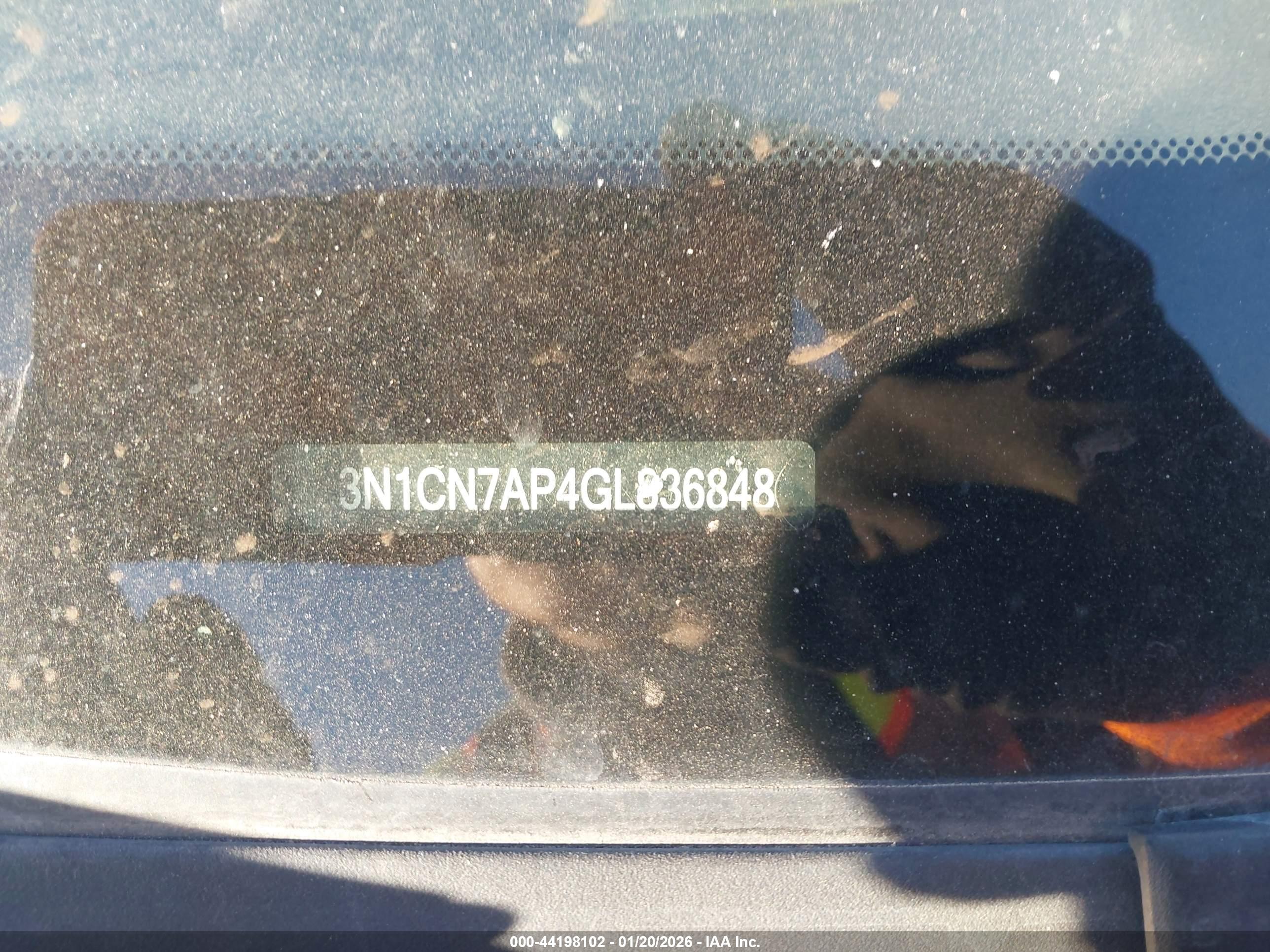 NISSAN VERSA image 9