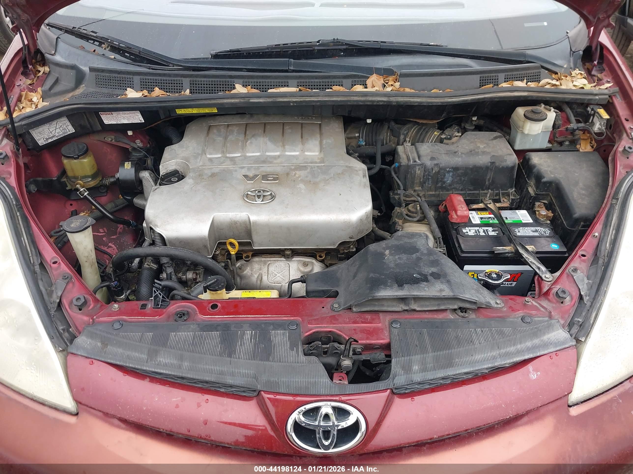 TOYOTA SIENNA image 10
