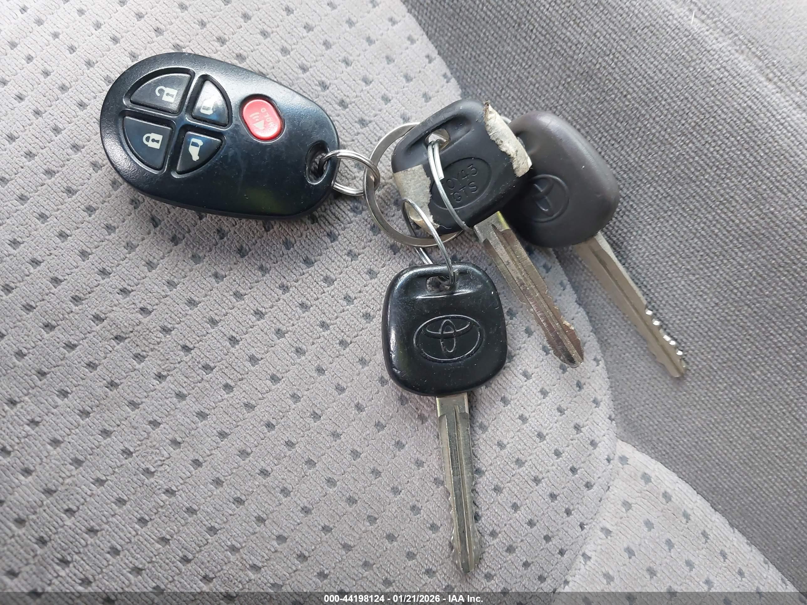 TOYOTA SIENNA image 11