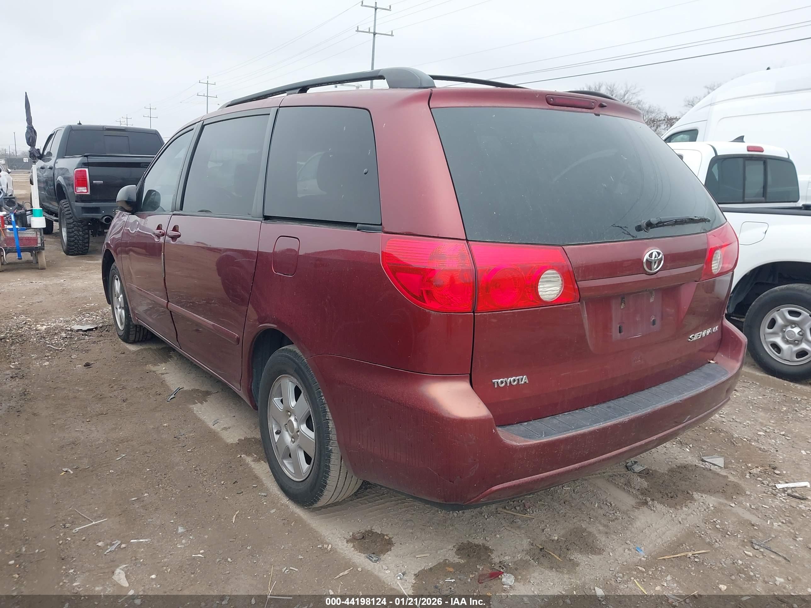 TOYOTA SIENNA image 3