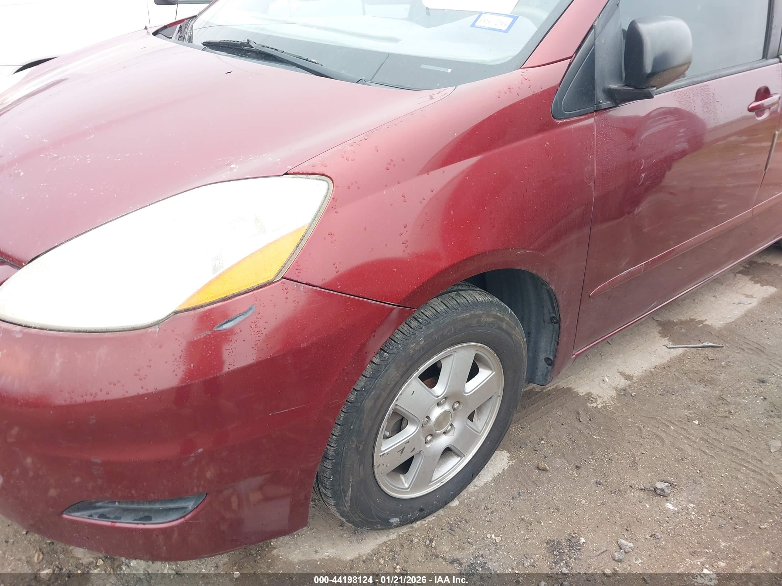 TOYOTA SIENNA image 6