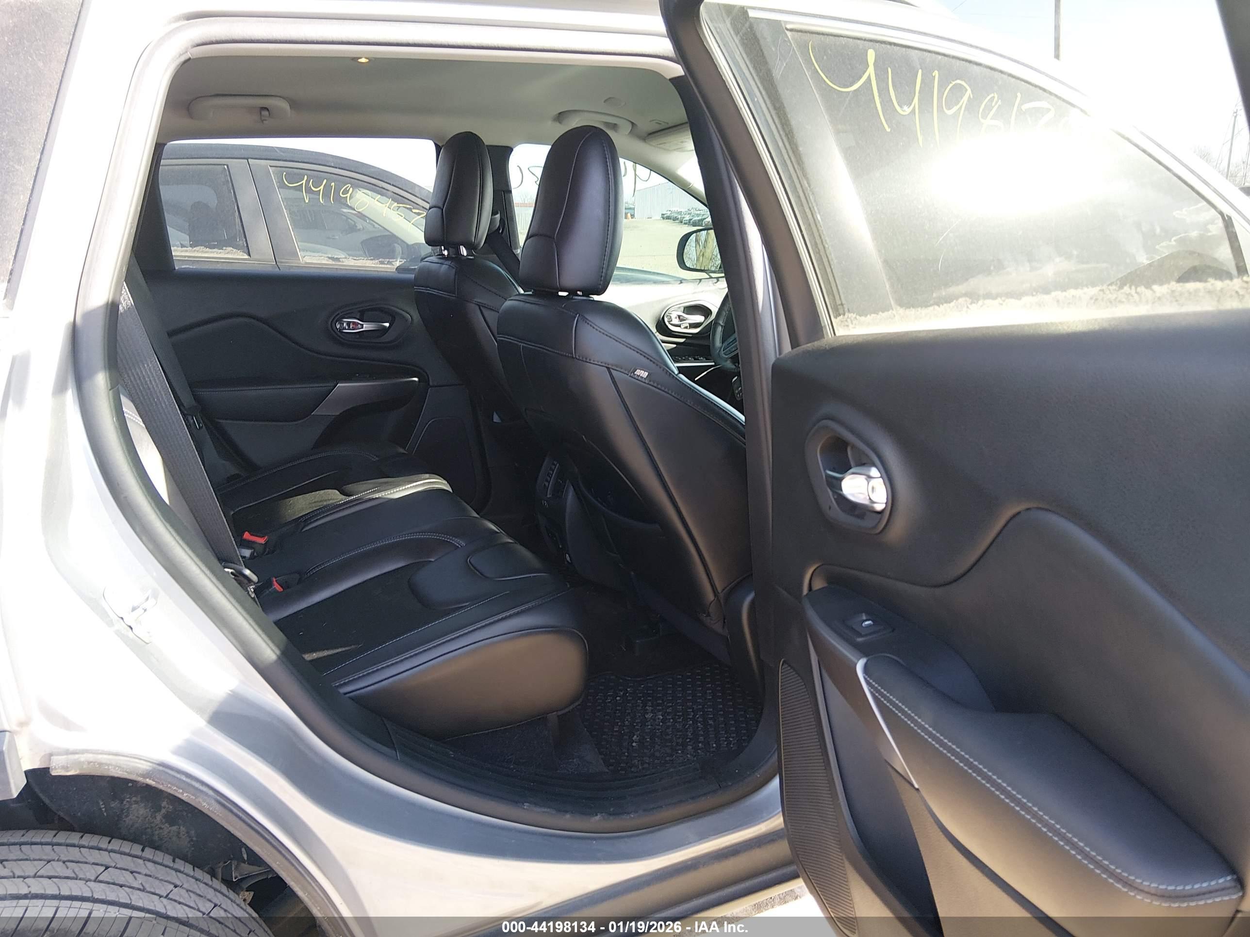 JEEP CHEROKEE image 8
