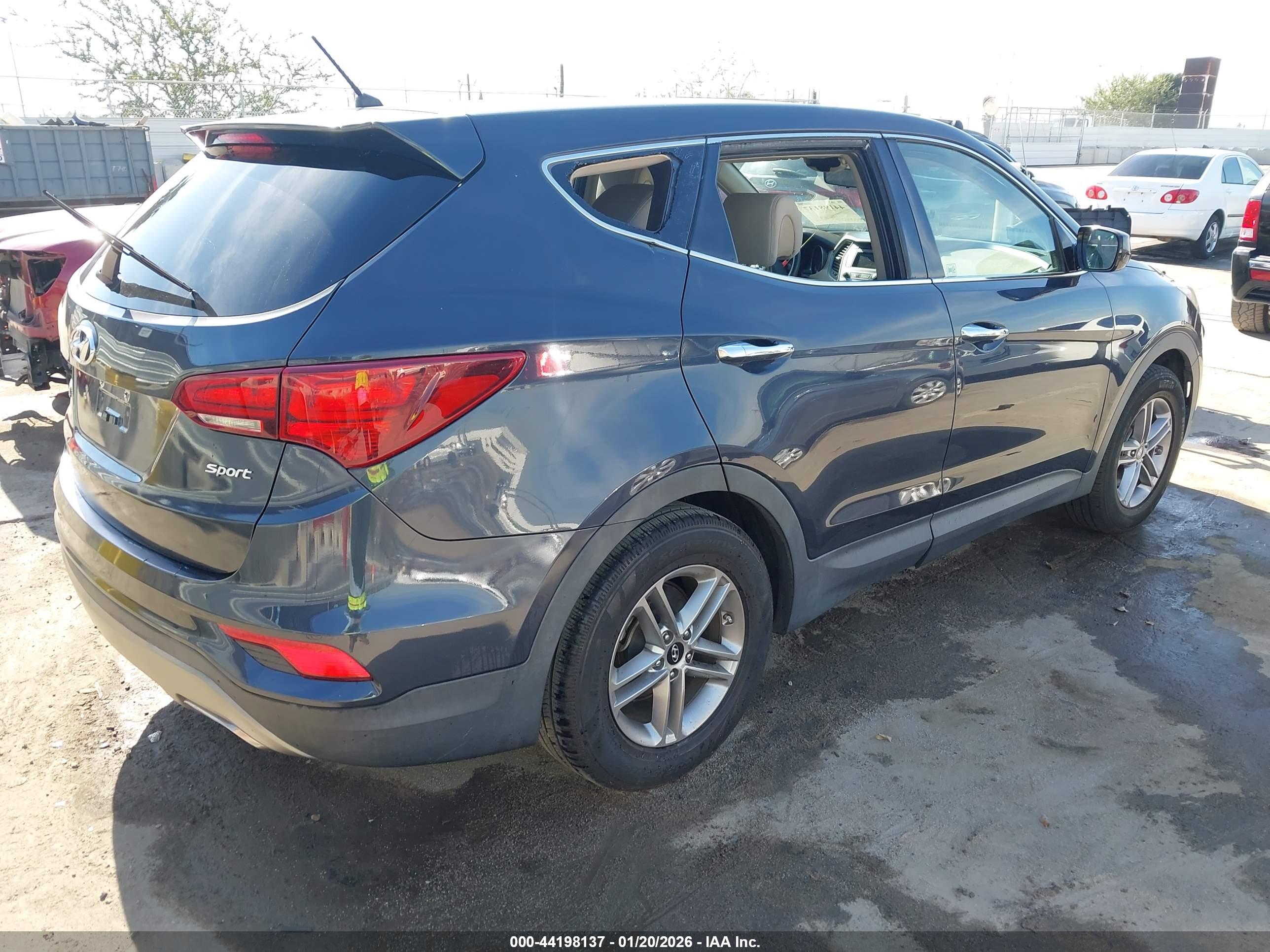 HYUNDAI SANTA image 4