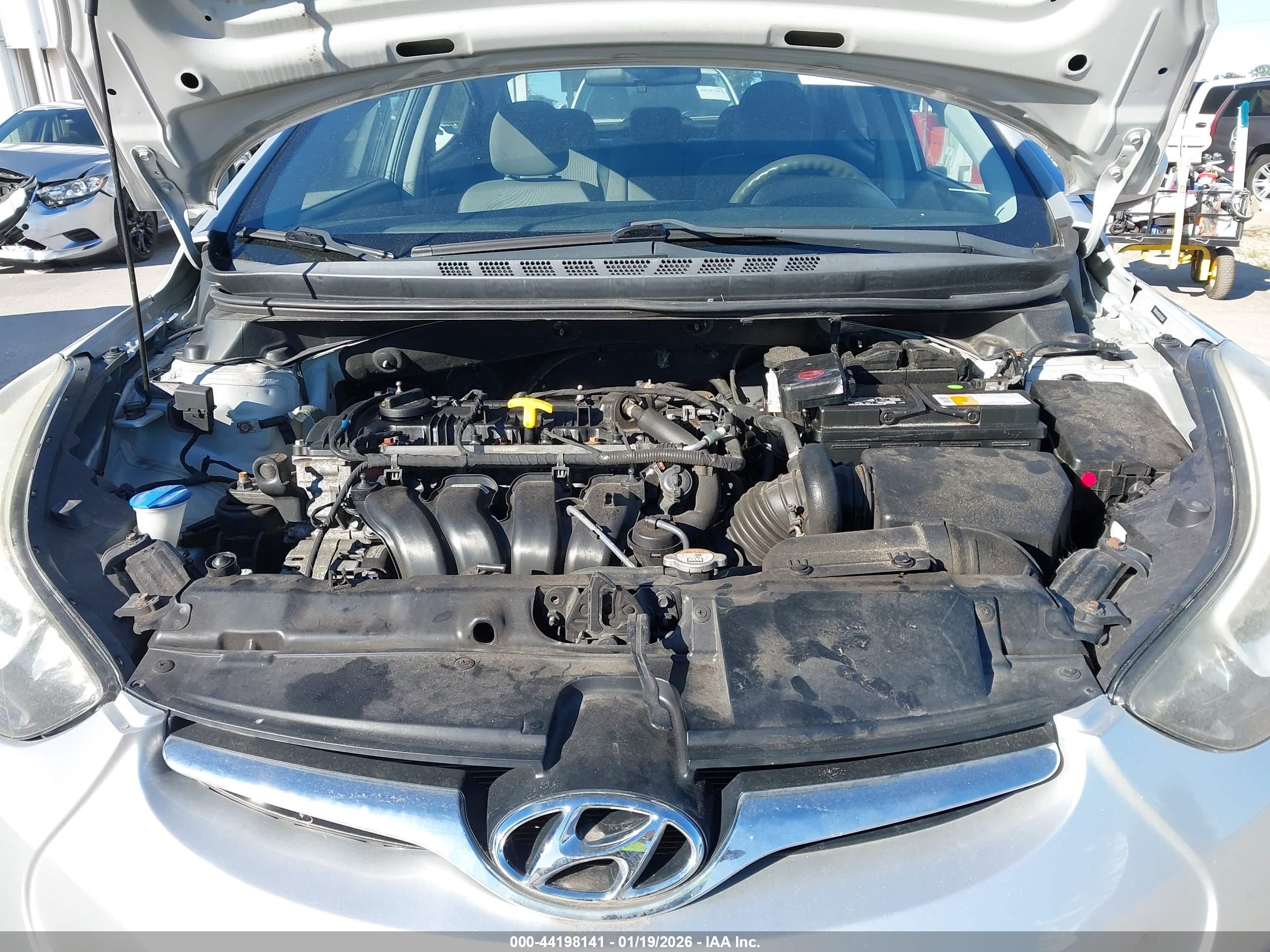 HYUNDAI ELANTRA image 10