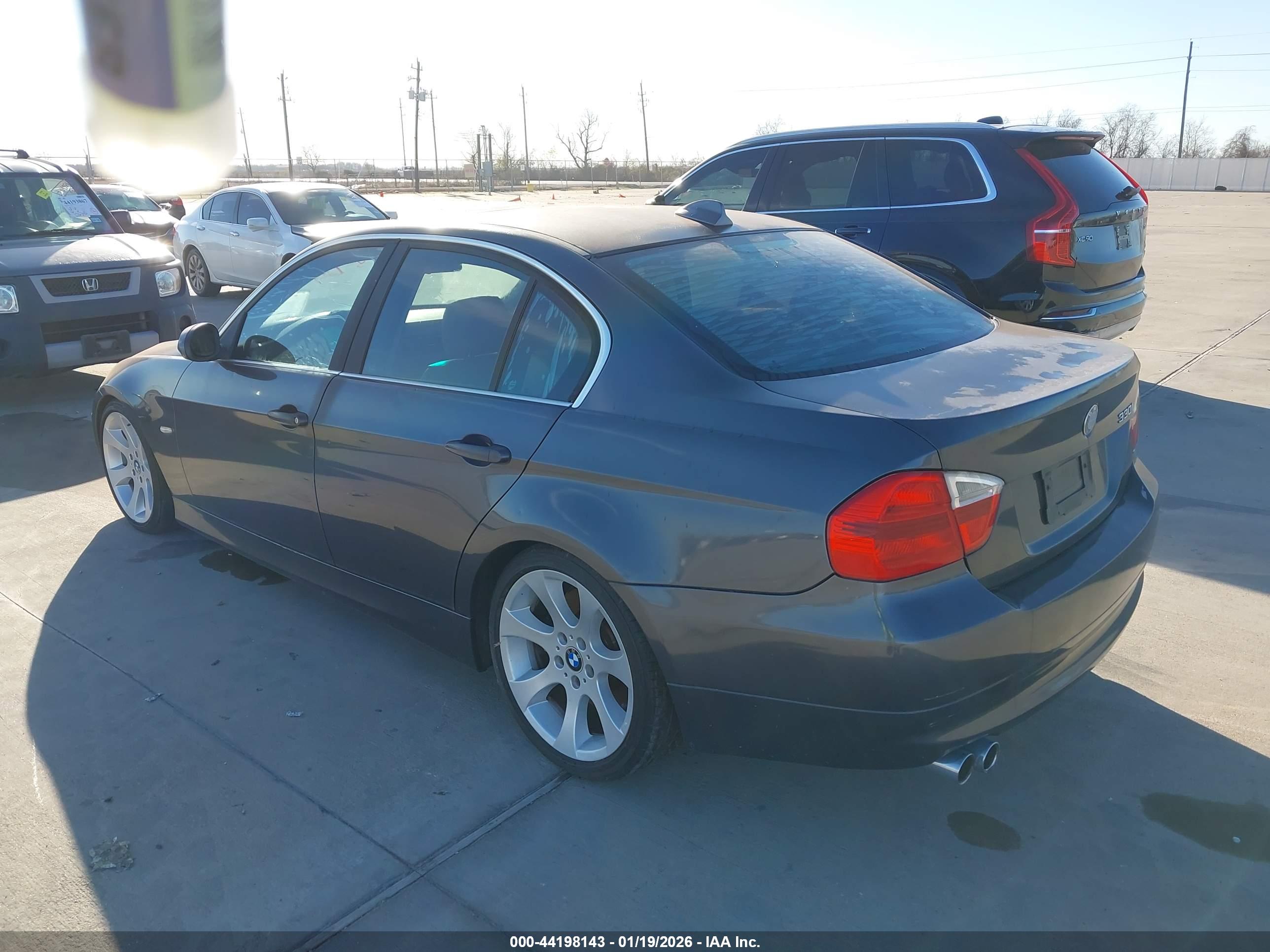 BMW 330I image 3