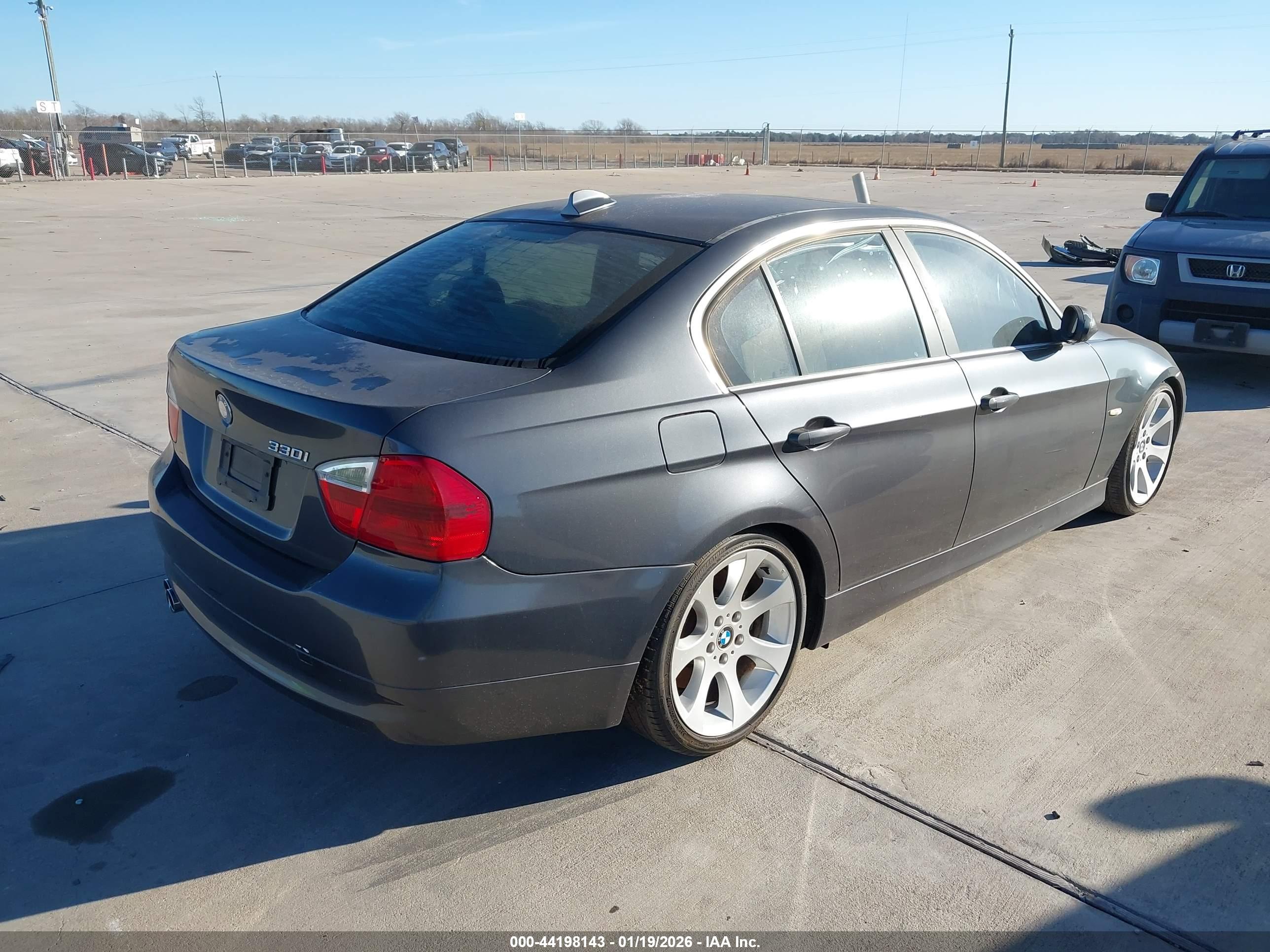 BMW 330I image 4