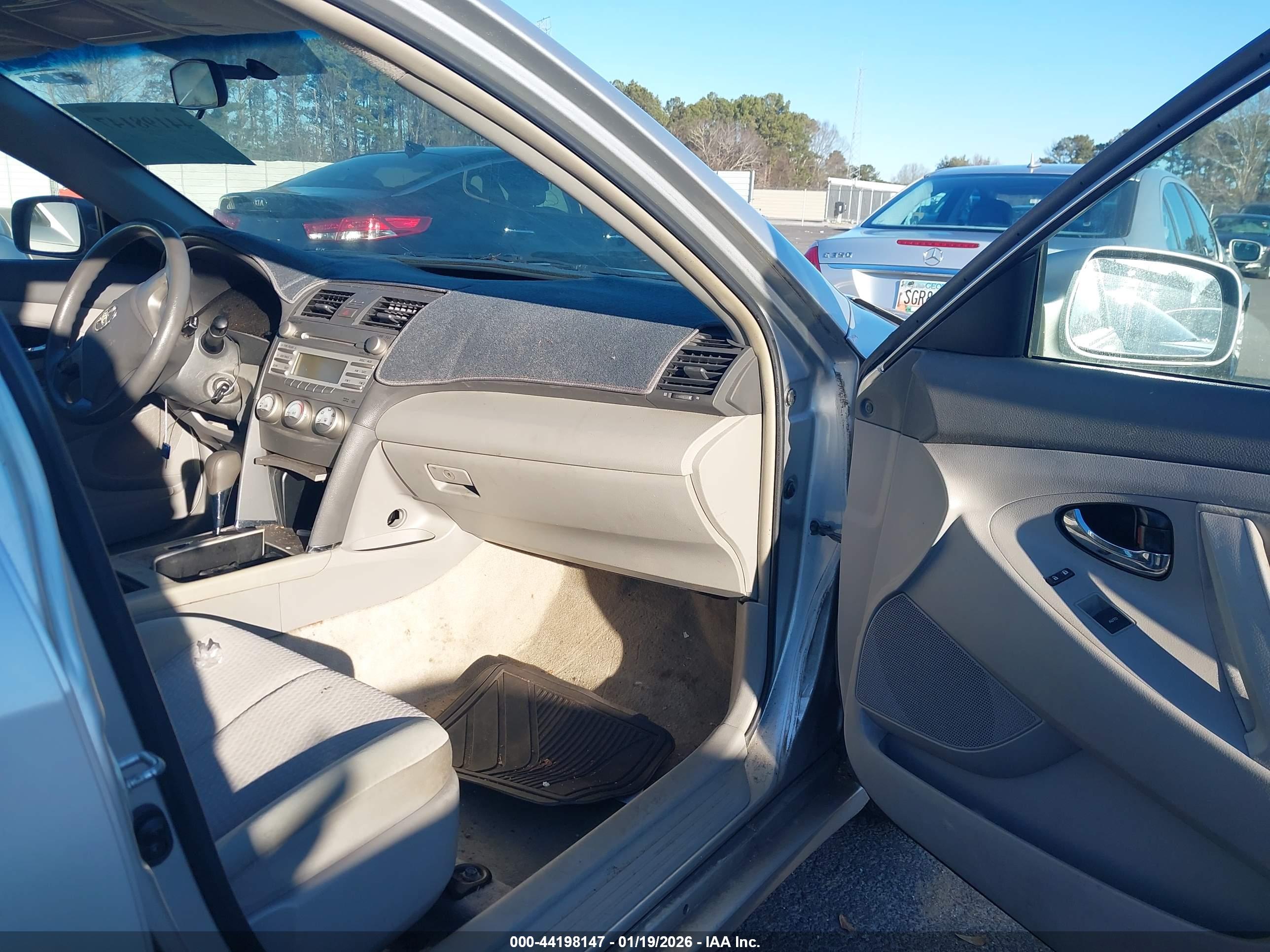 TOYOTA CAMRY image 5