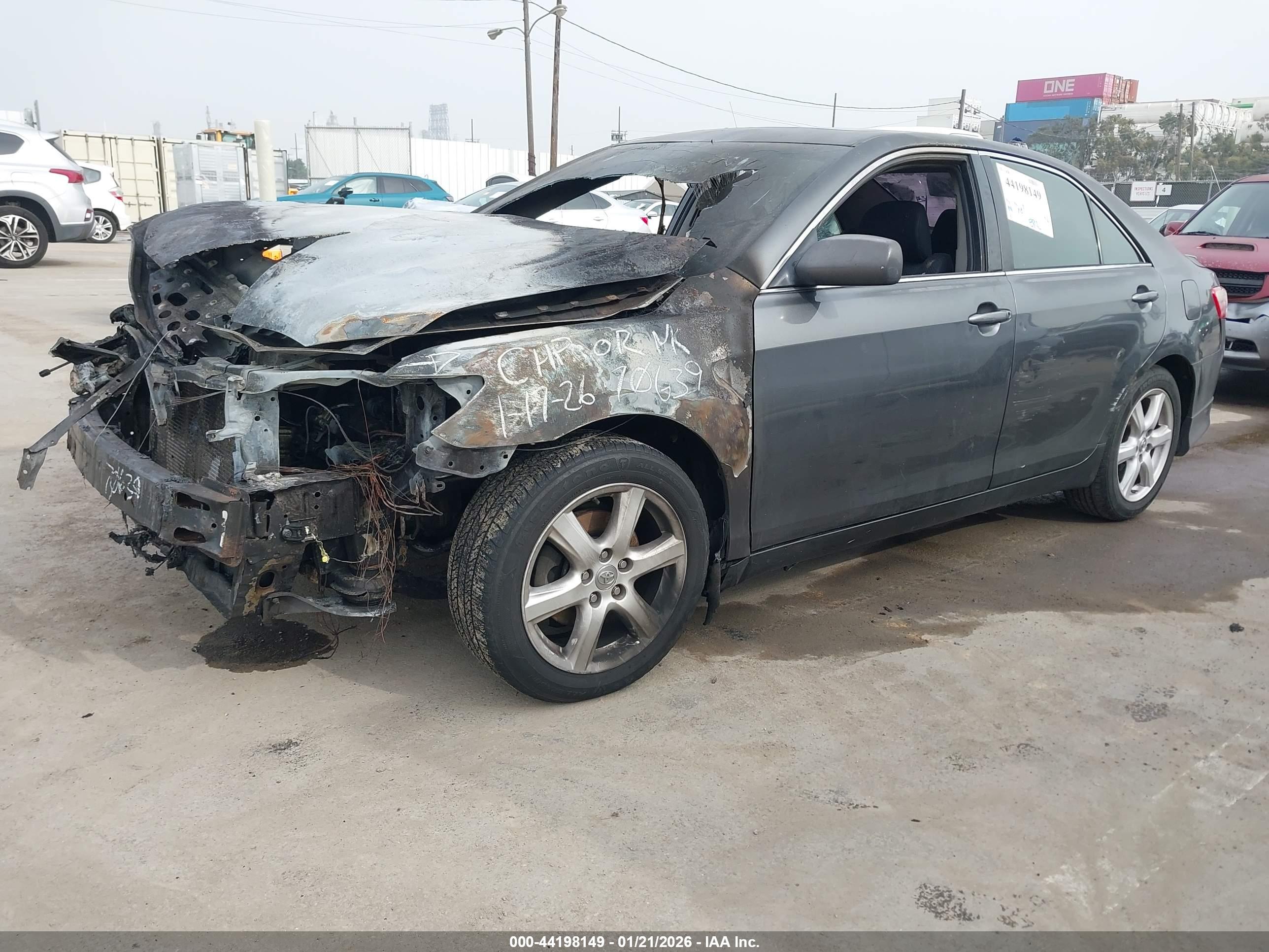 TOYOTA CAMRY image 2