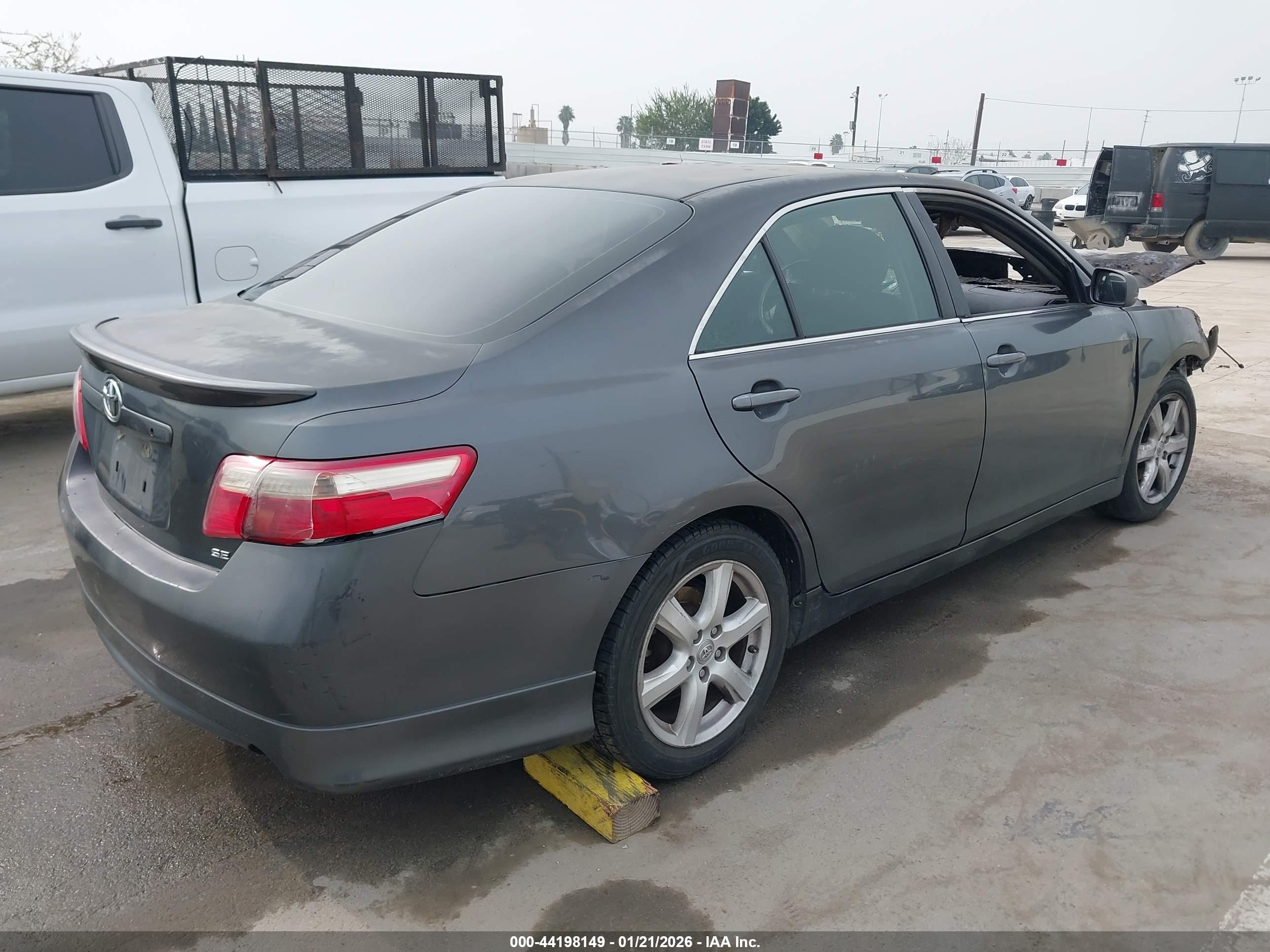 TOYOTA CAMRY image 4