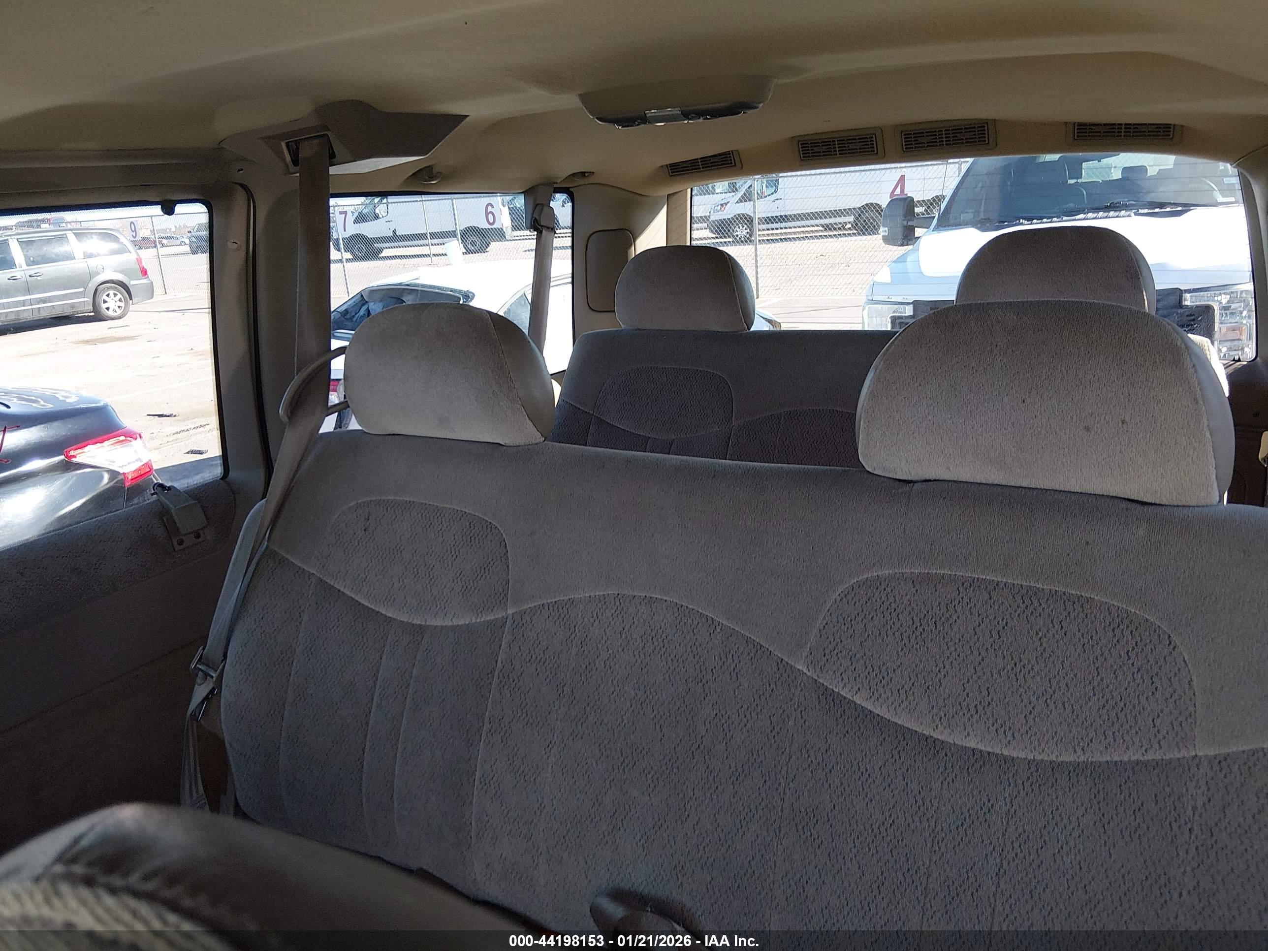 GMC SAFARI image 8