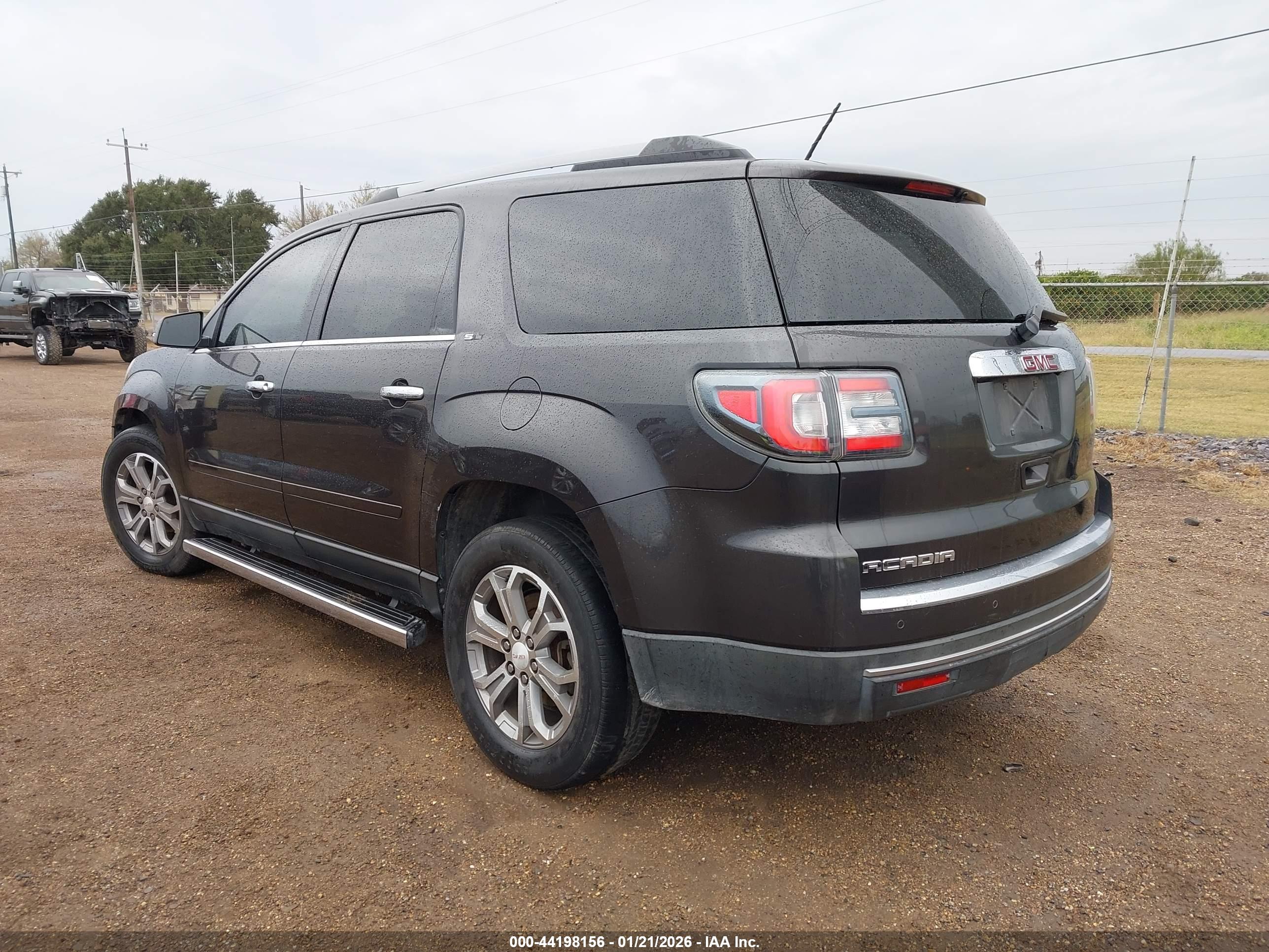 GMC ACADIA image 3