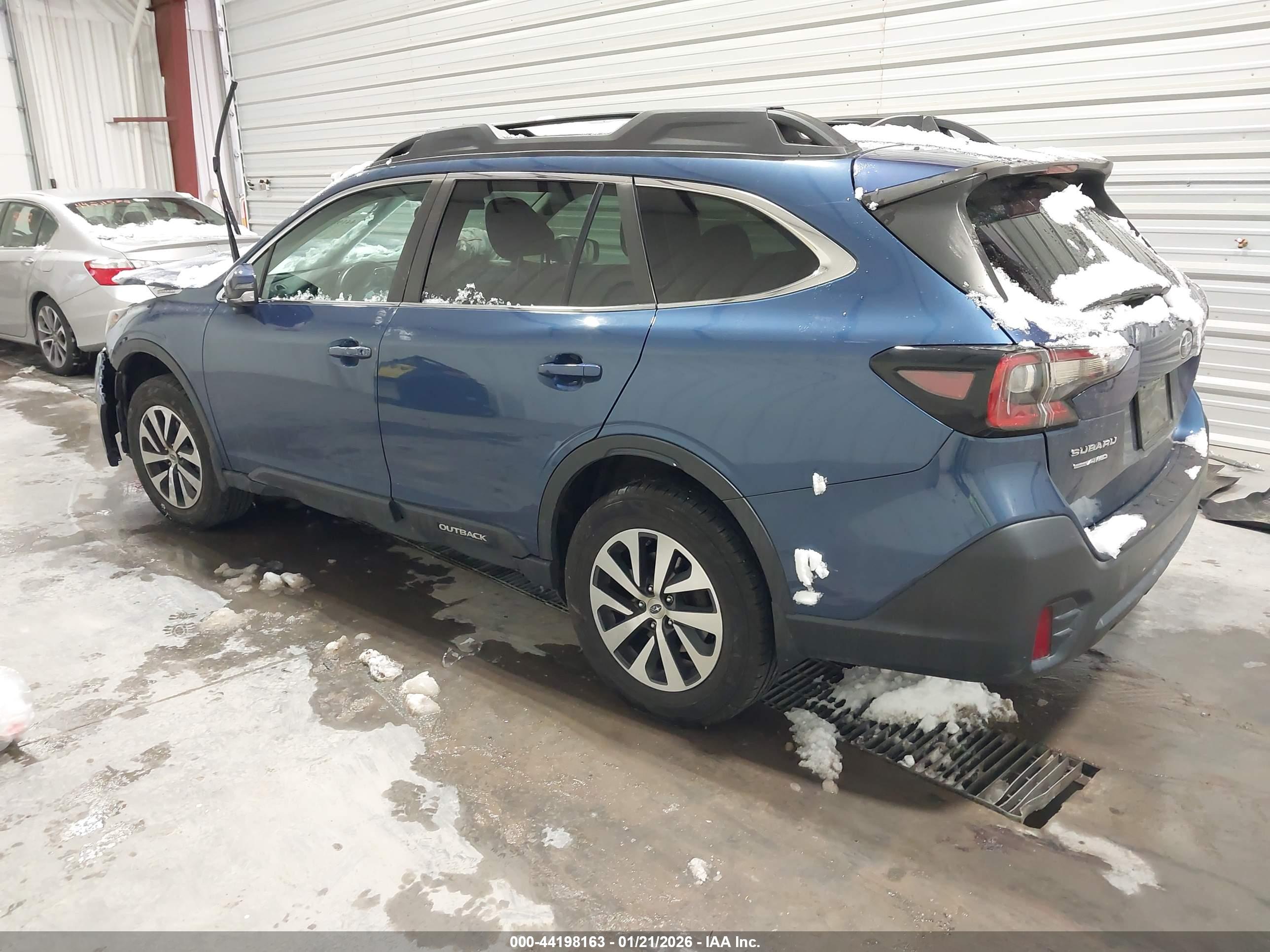 SUBARU OUTBACK image 3