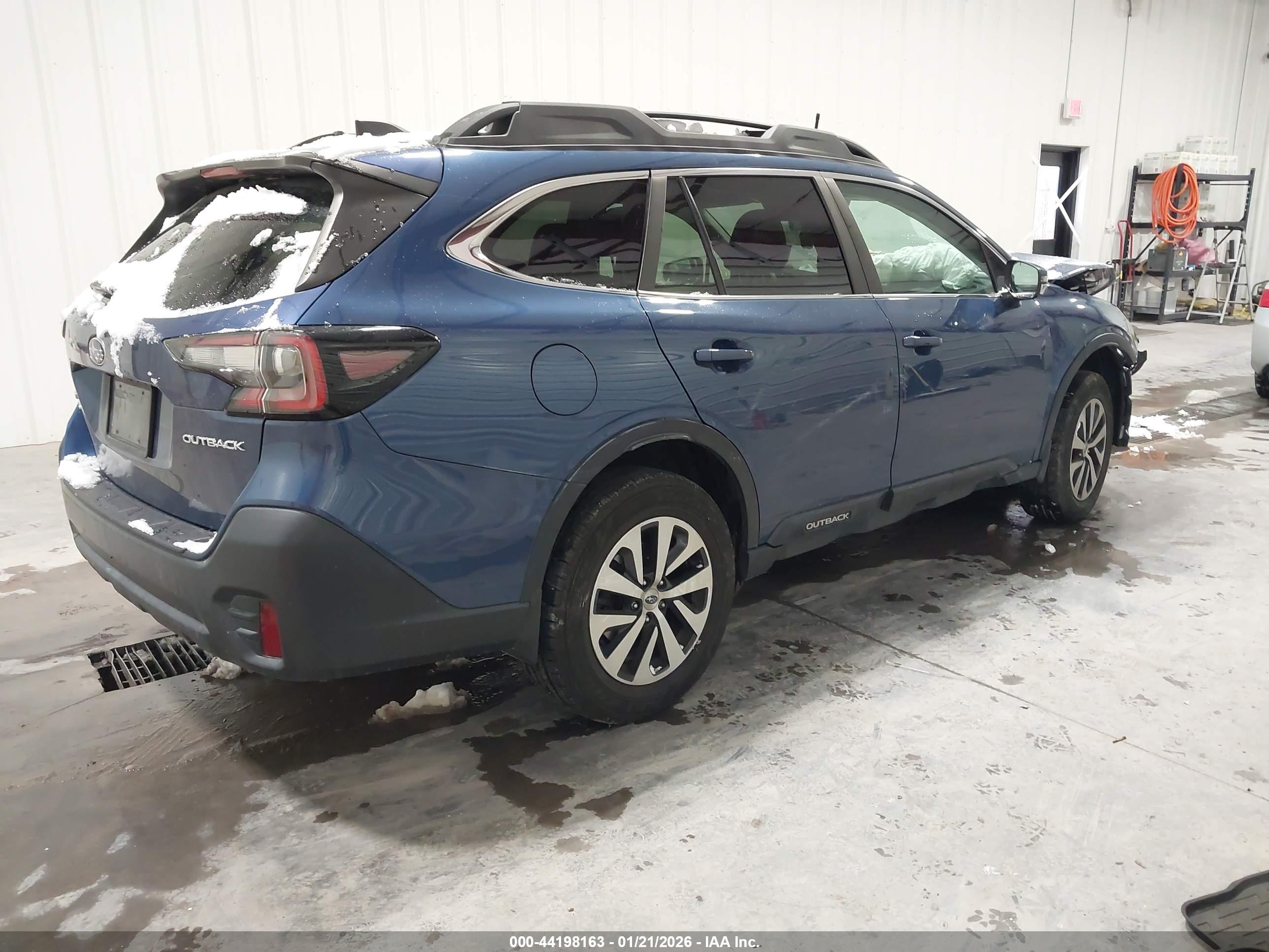 SUBARU OUTBACK image 4