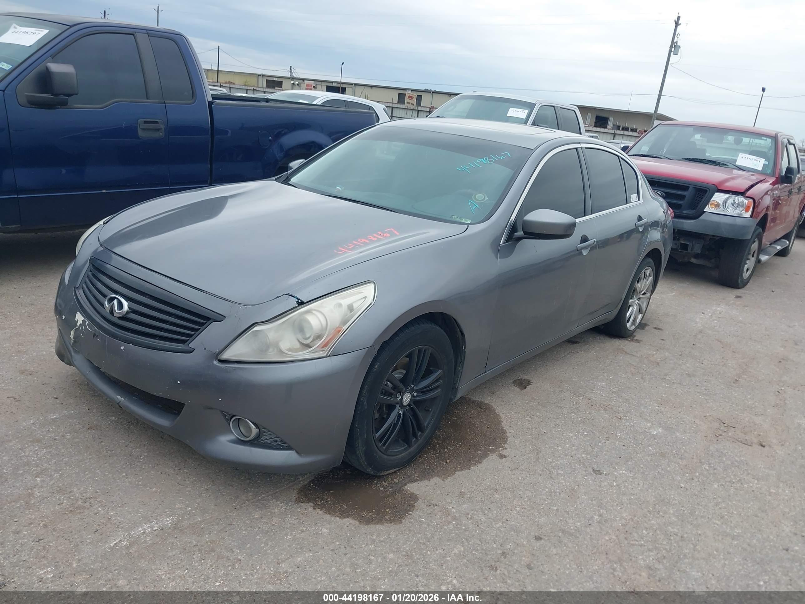 INFINITI G37 image 2