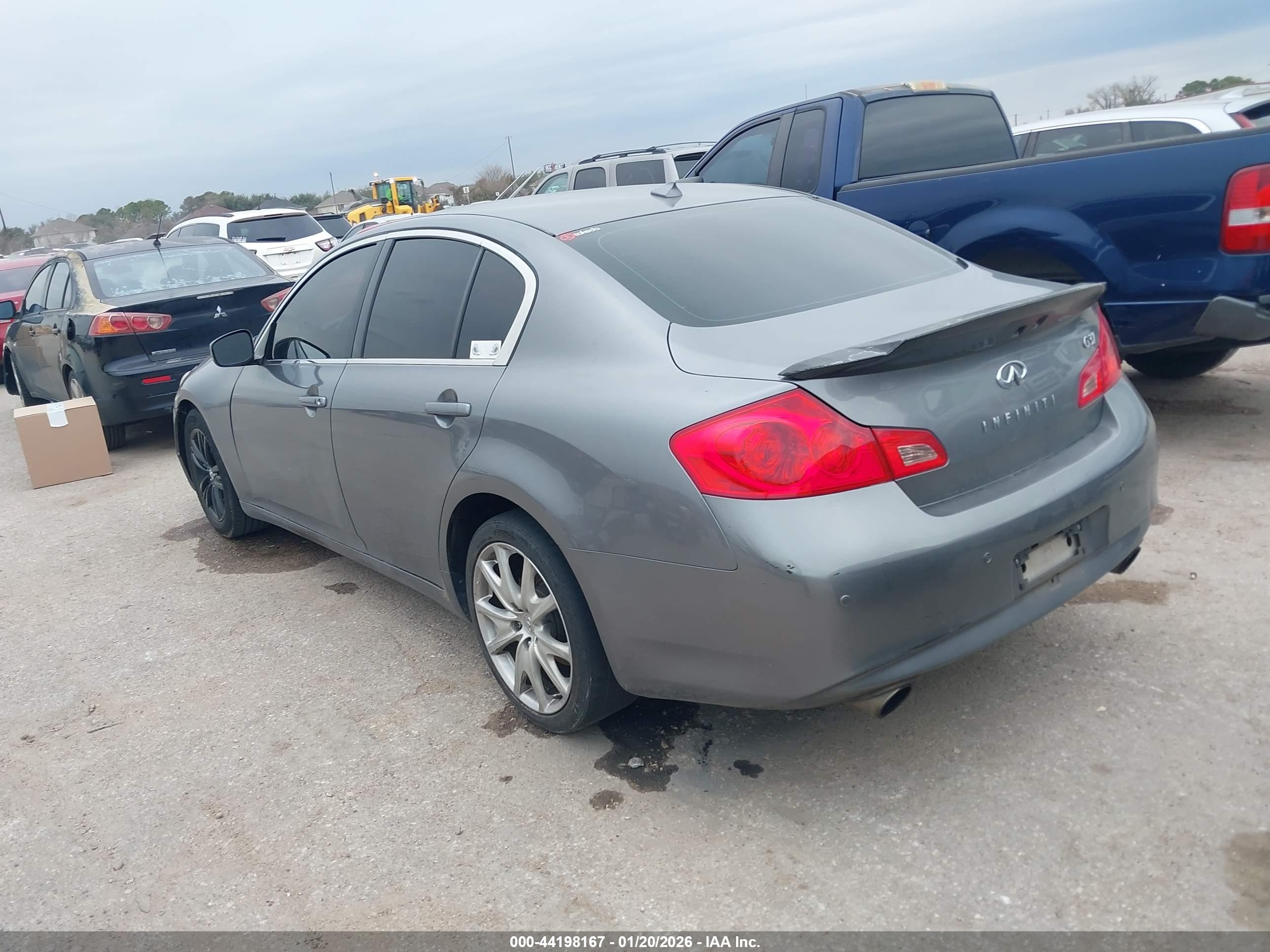 INFINITI G37 image 3