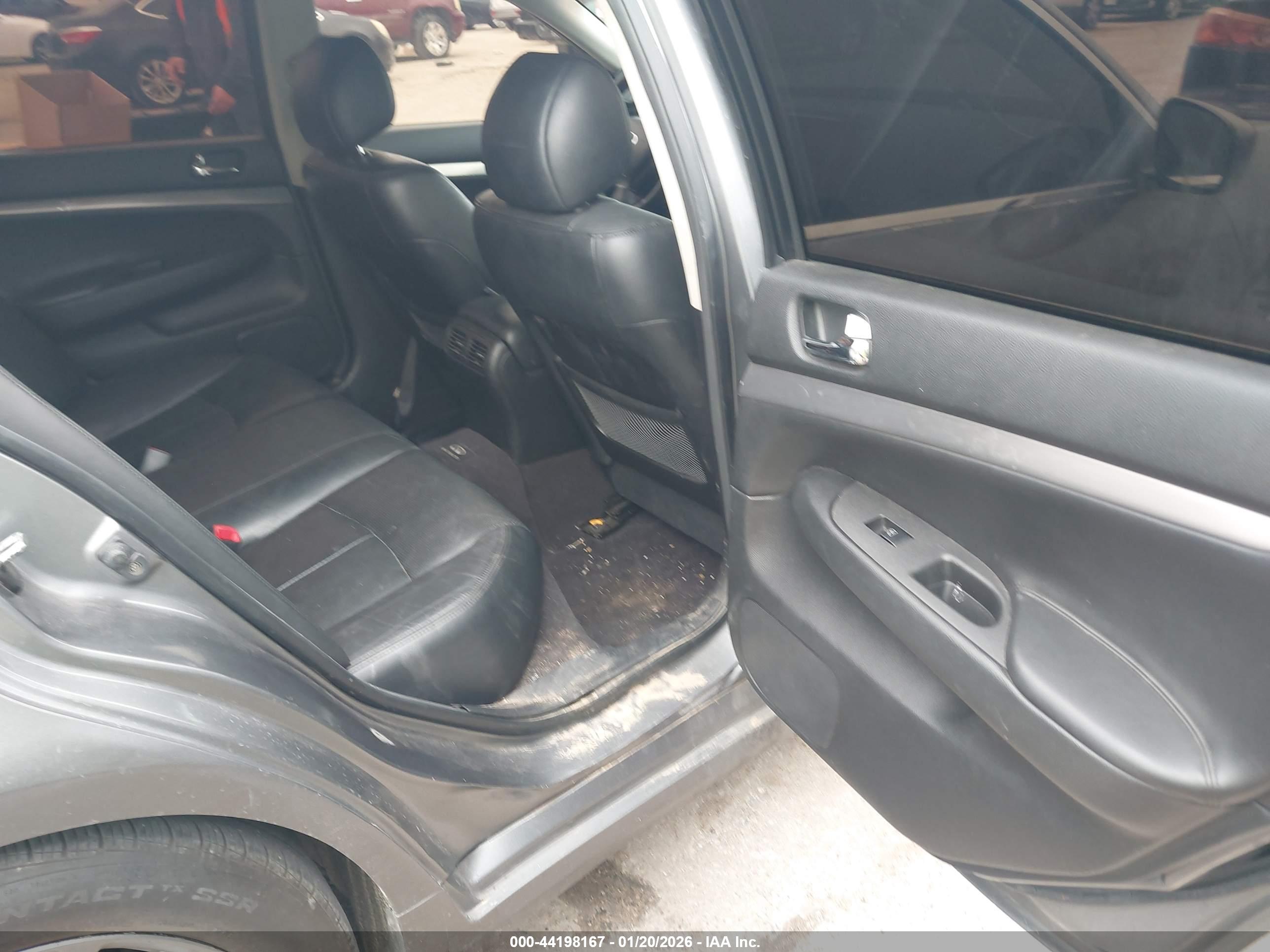 INFINITI G37 image 8