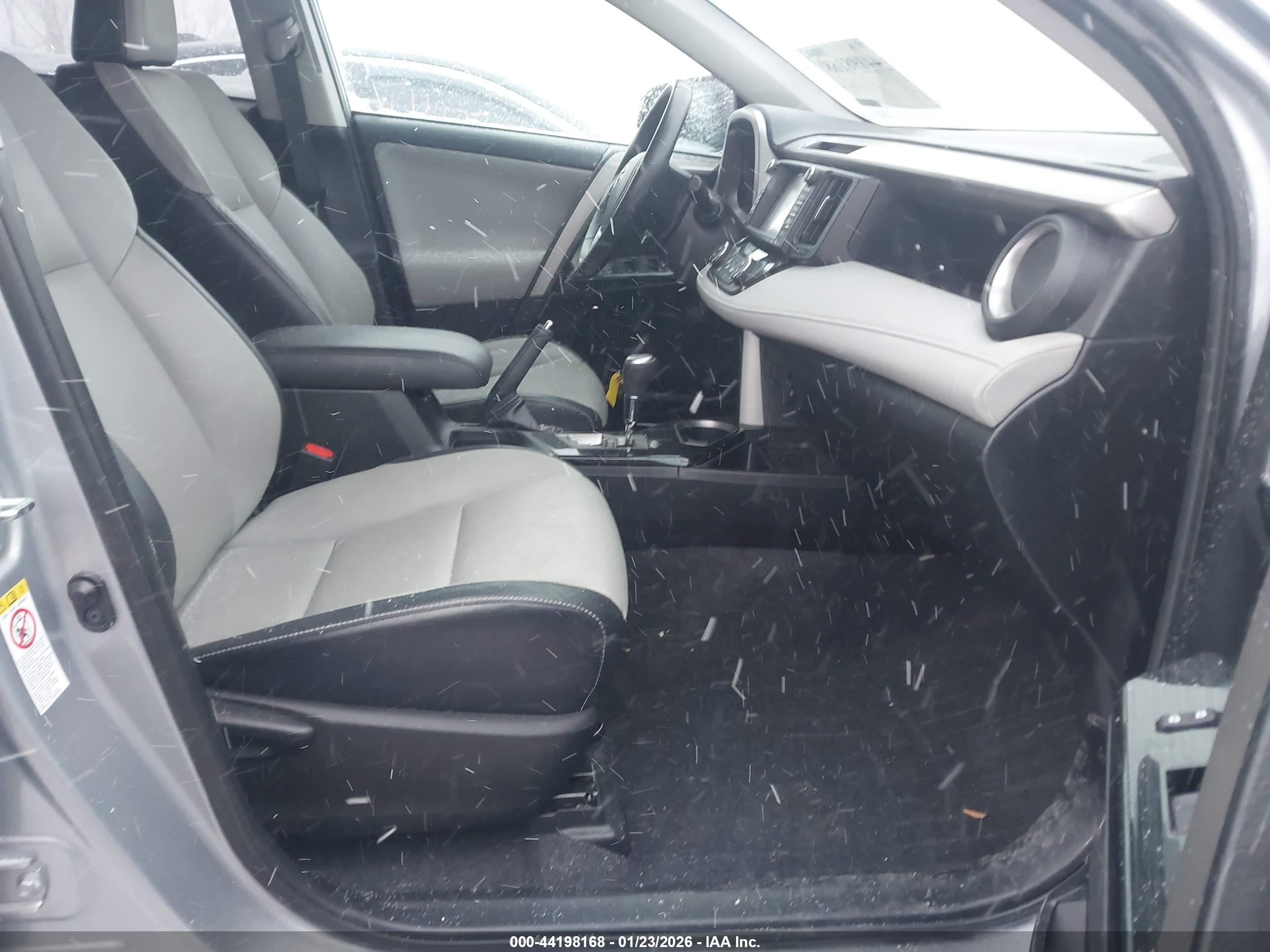 TOYOTA RAV4 image 5