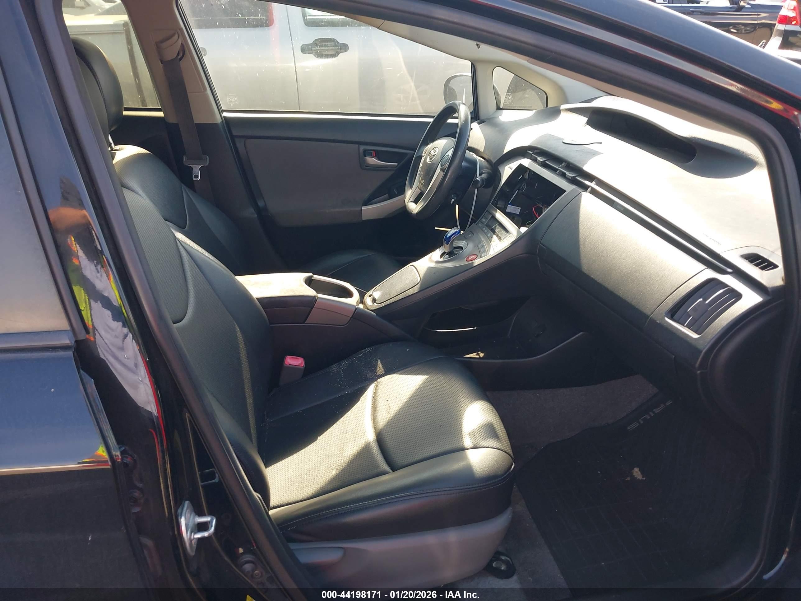 TOYOTA PRIUS image 5