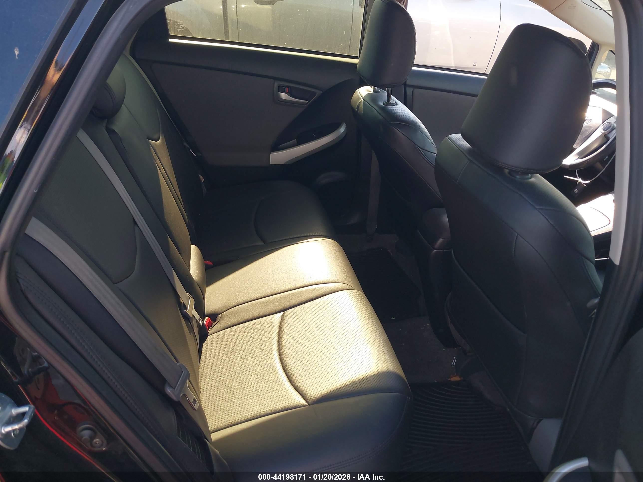TOYOTA PRIUS image 8