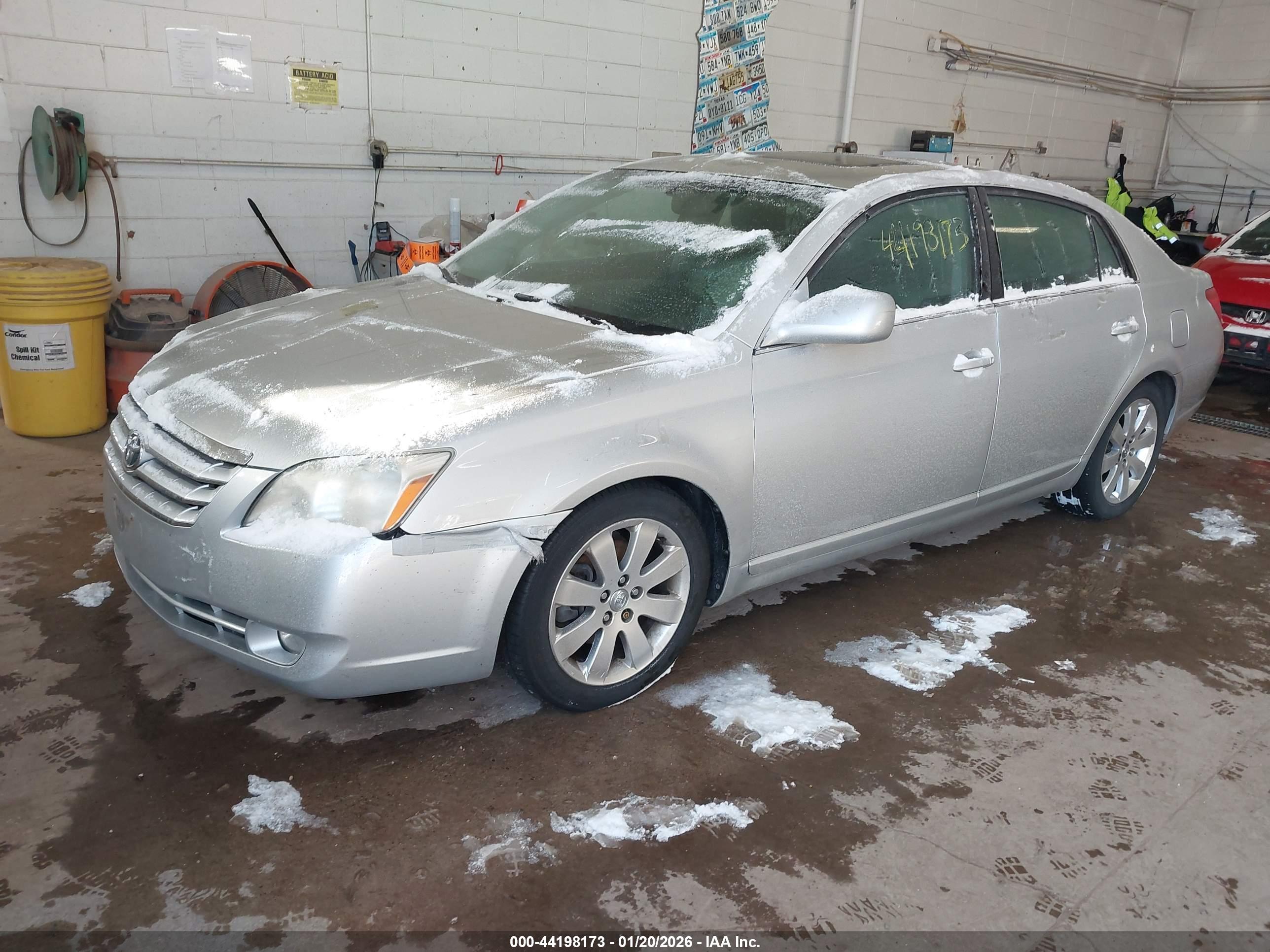 TOYOTA AVALON image 2