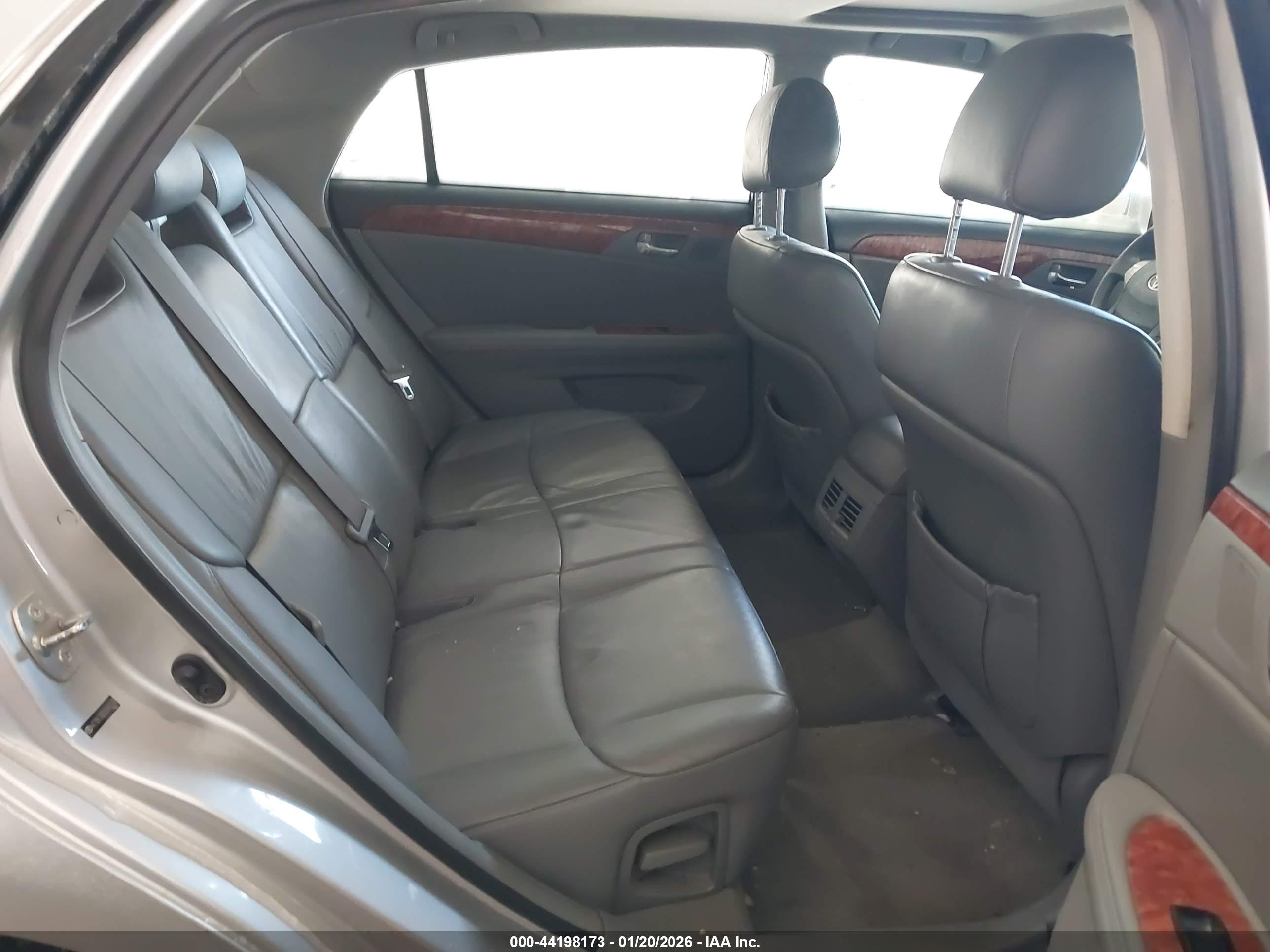 TOYOTA AVALON image 8