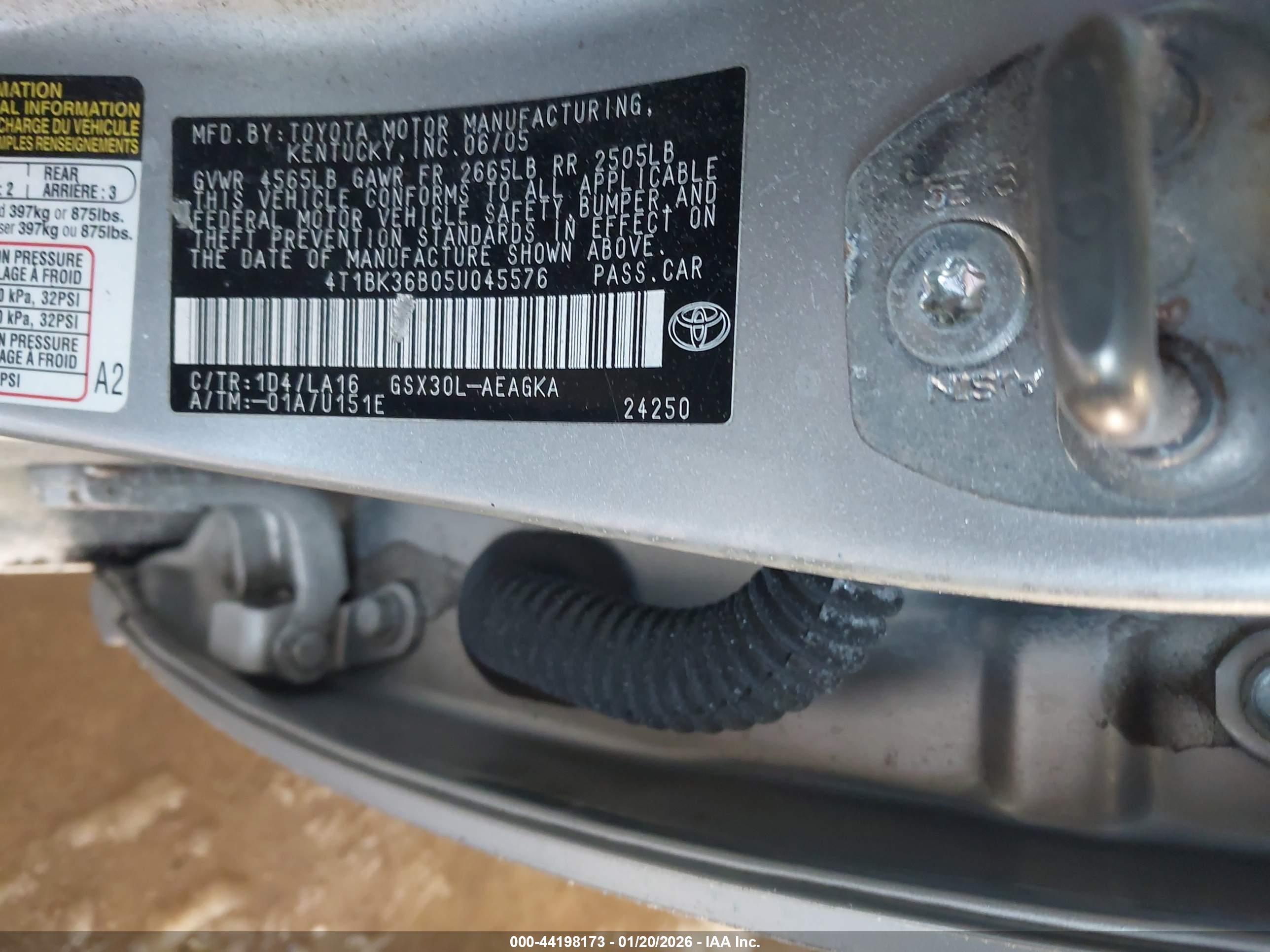 TOYOTA AVALON image 9
