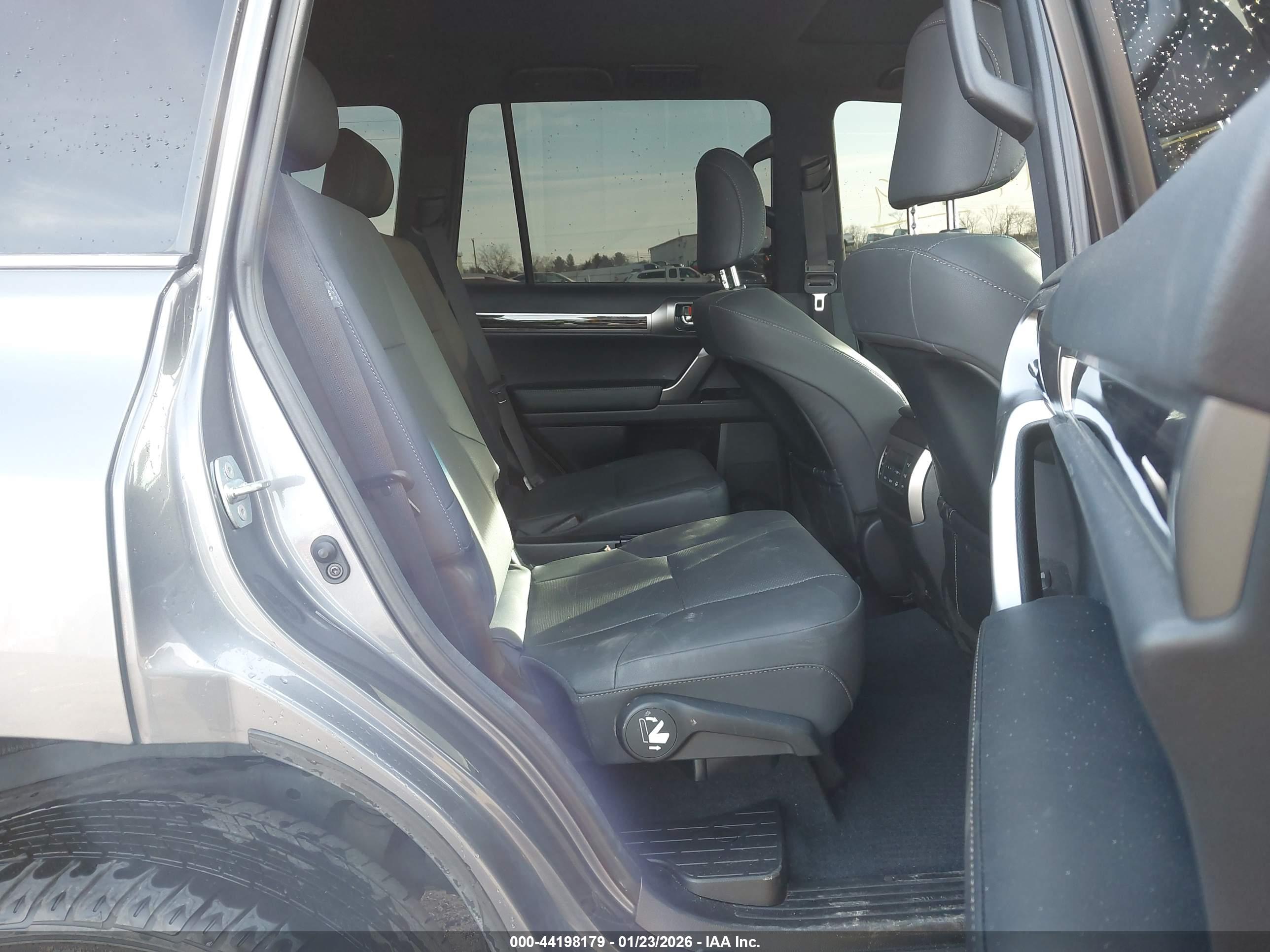 LEXUS GX image 8