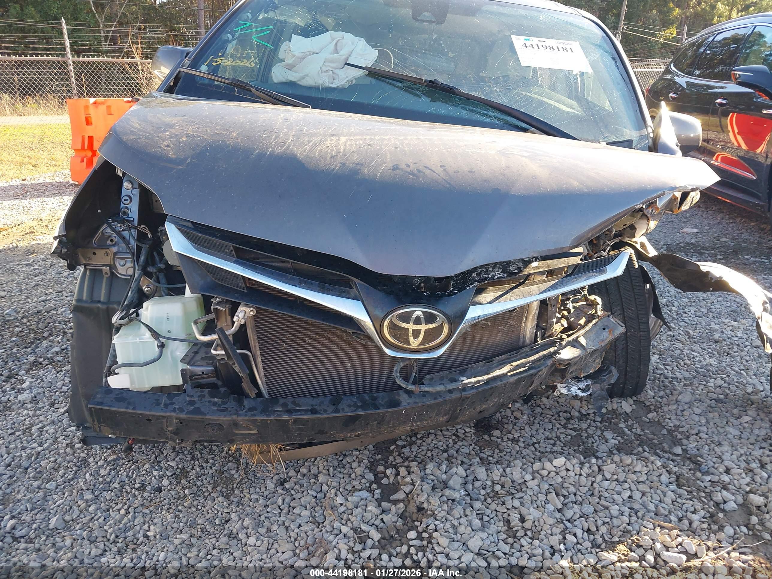 TOYOTA SIENNA image 6