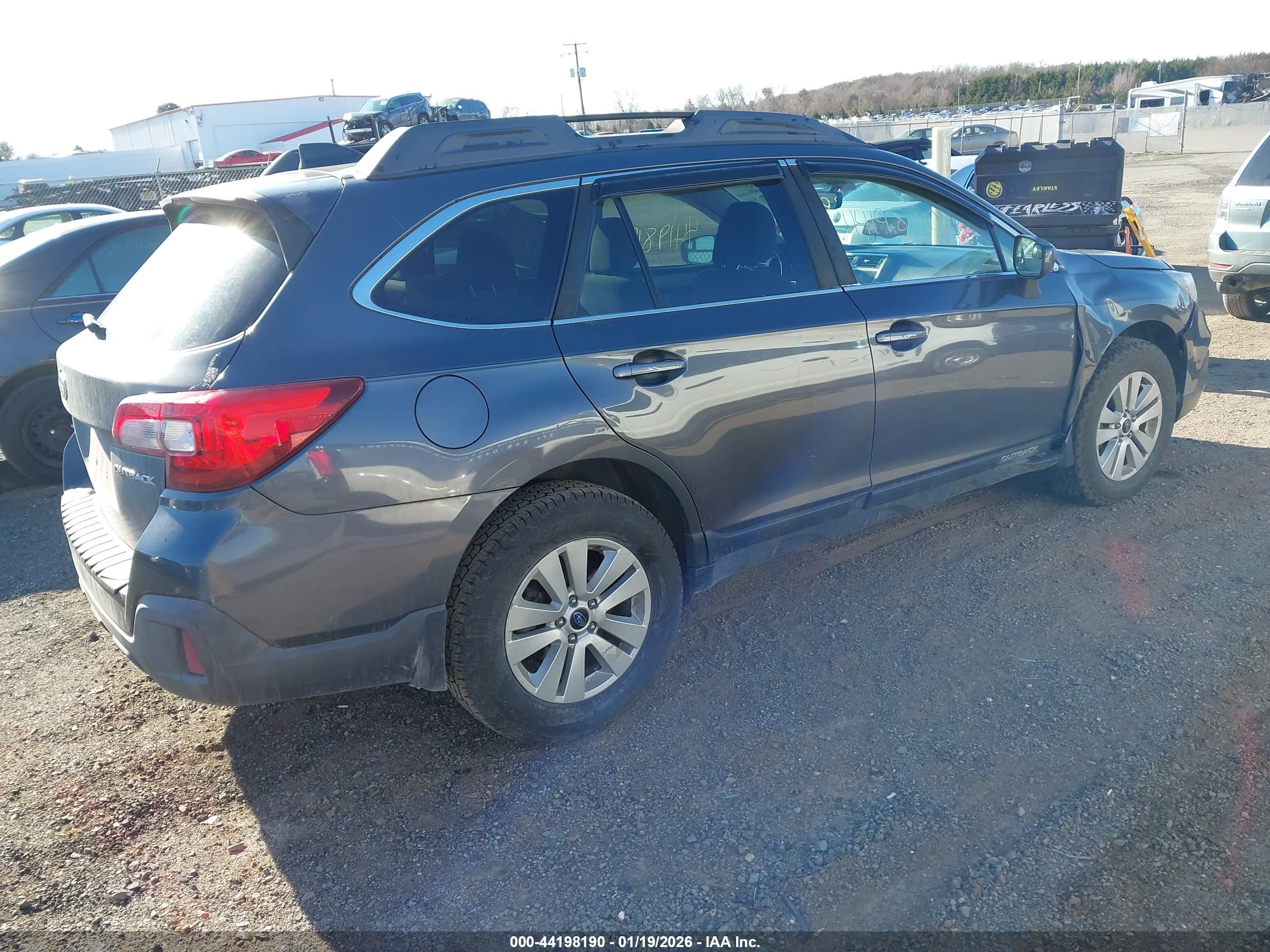 SUBARU OUTBACK image 4