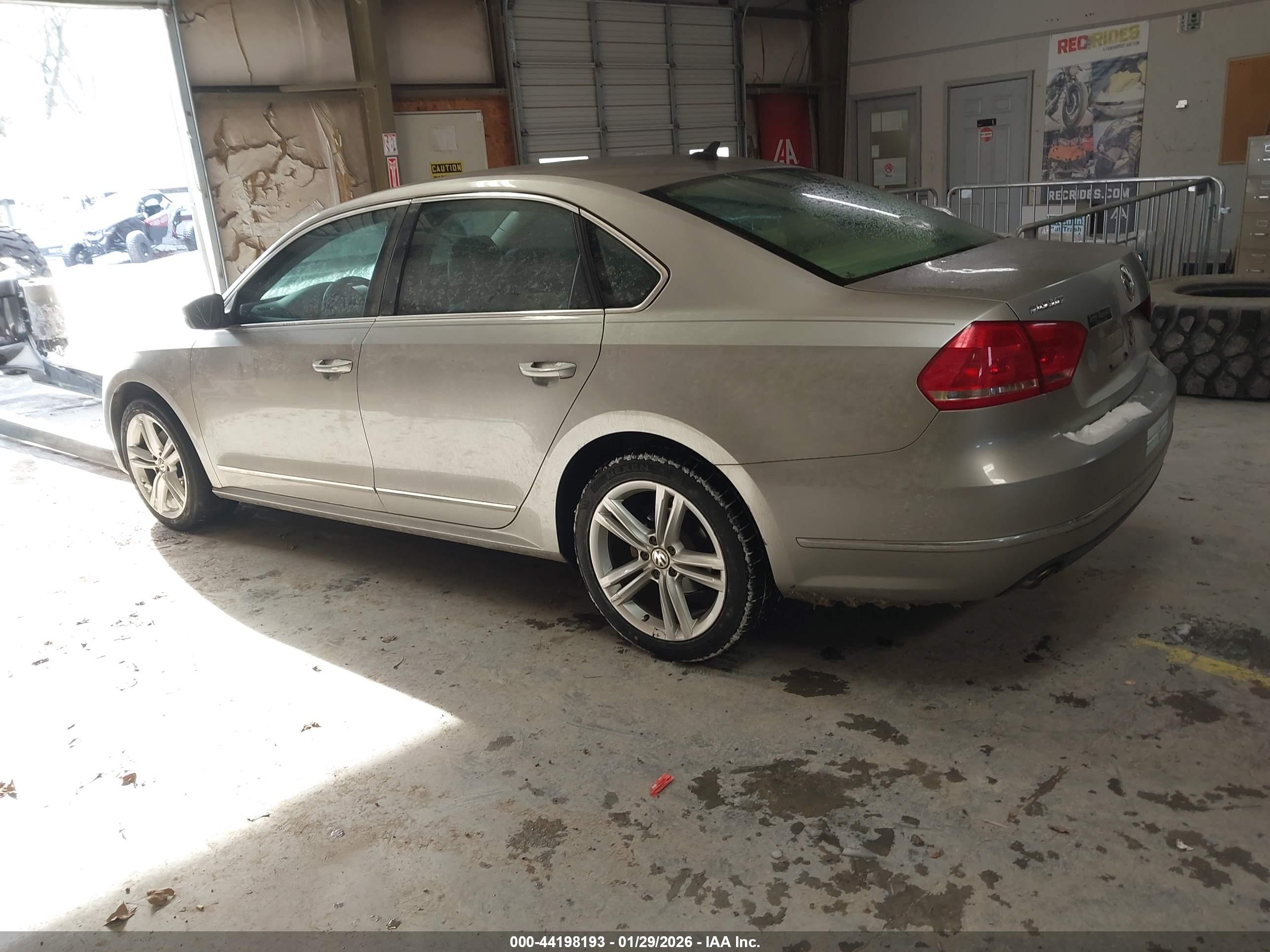 VOLKSWAGEN PASSAT image 3