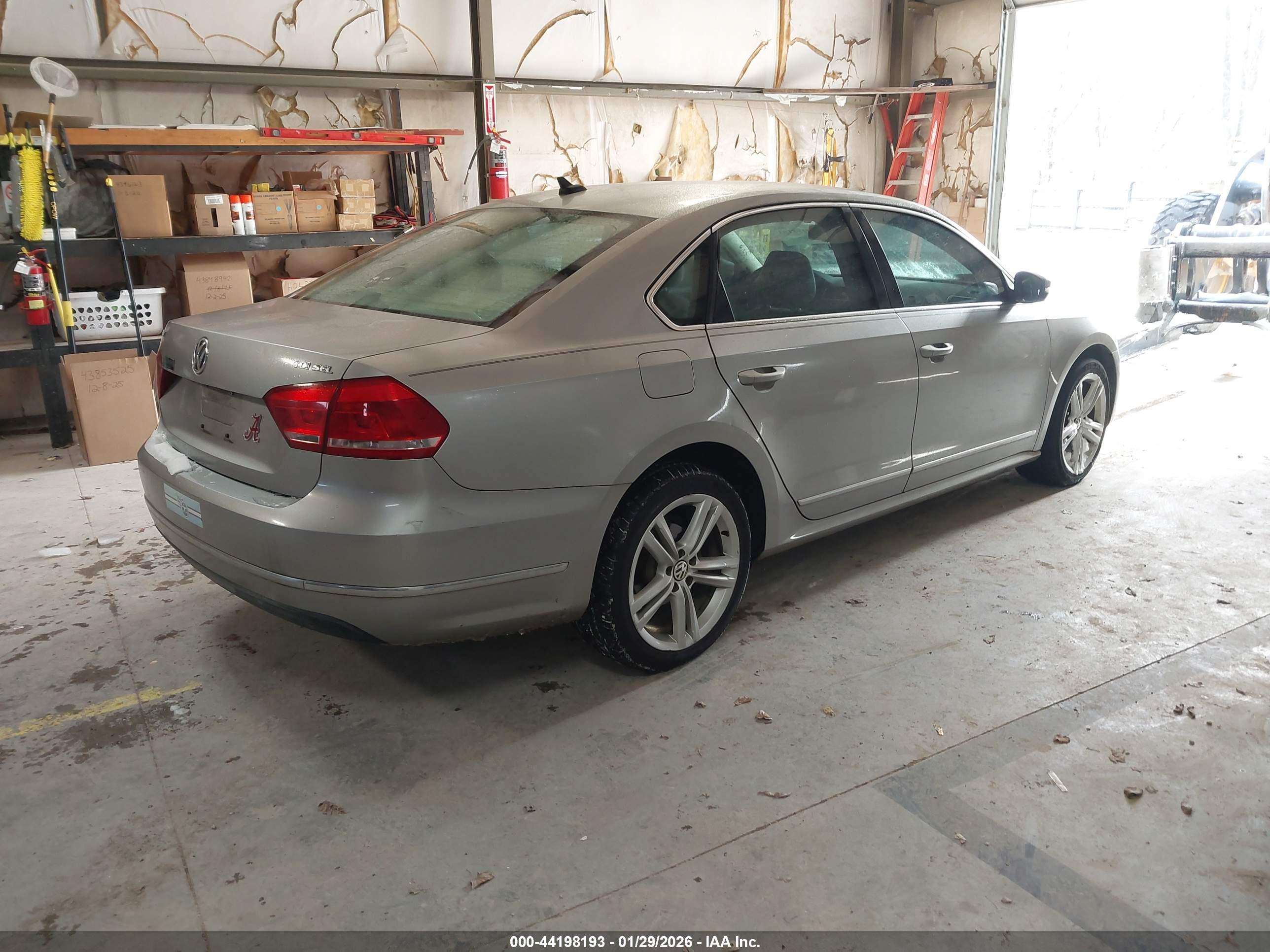 VOLKSWAGEN PASSAT image 4