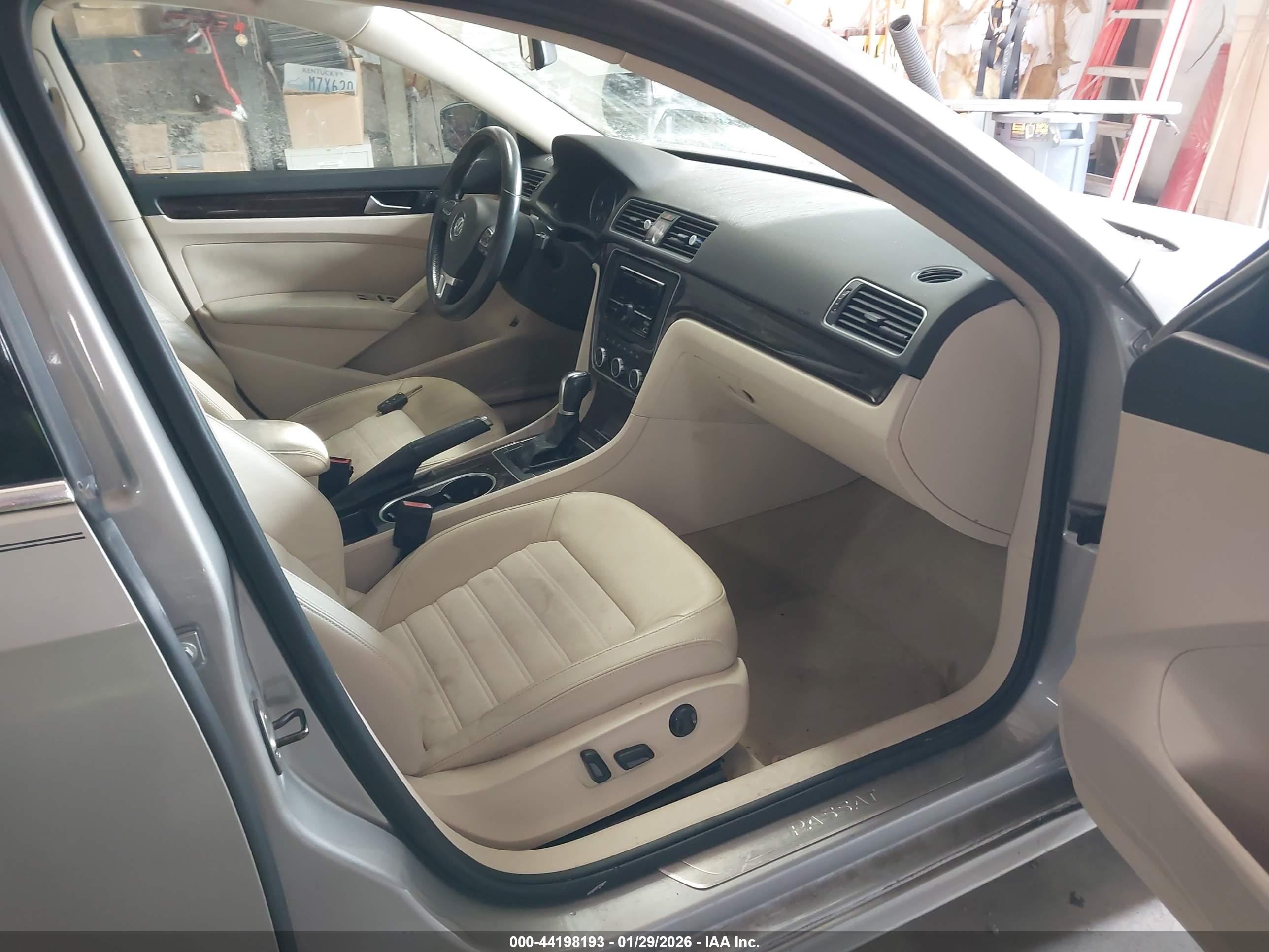 VOLKSWAGEN PASSAT image 5